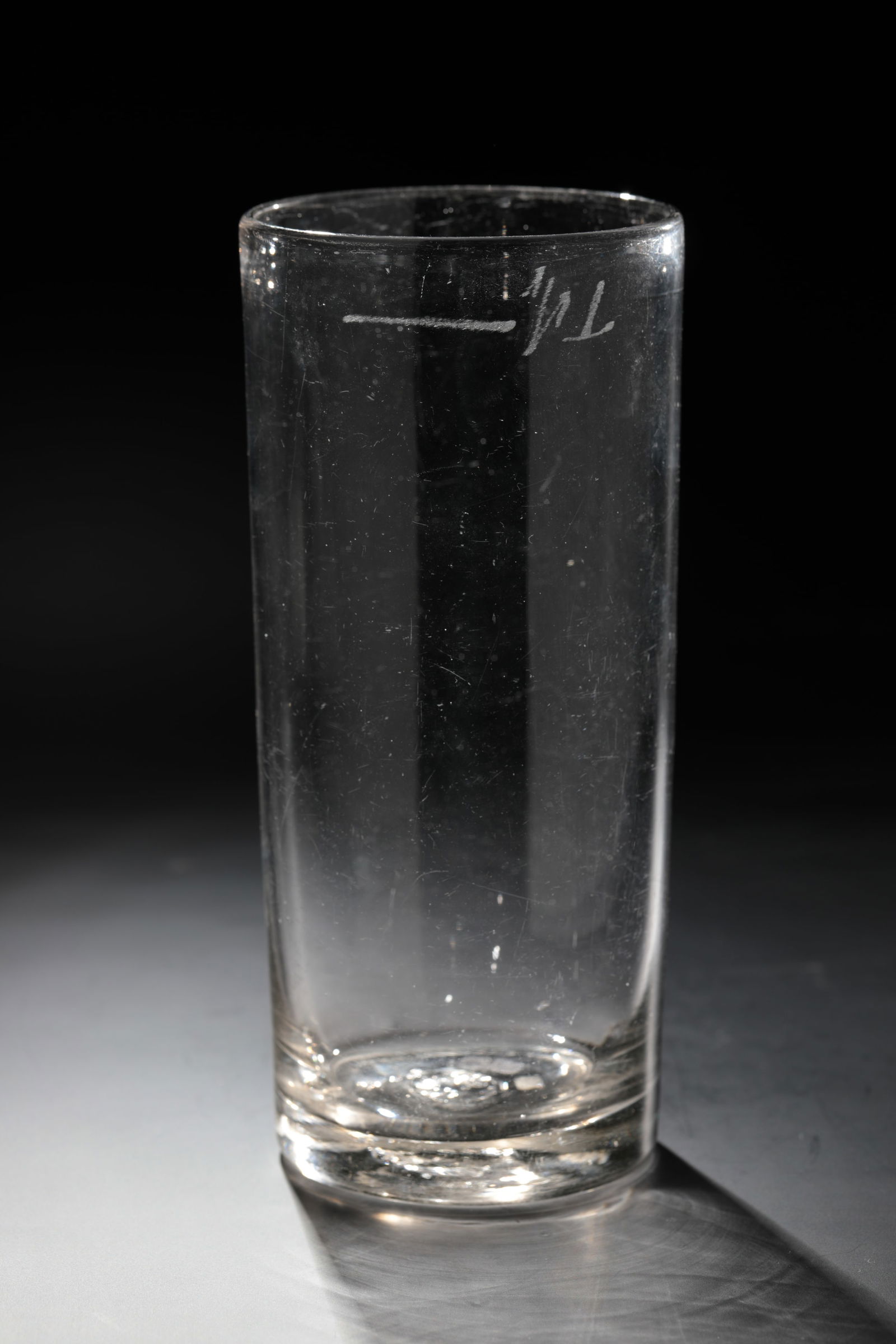 Rod glass: Rod glass German, 18th century Colourless, slightly greyish tinted glass with tear-off. Cylindrical wall with slipped calibration line ''1/1 L''. H. 20.5 cm