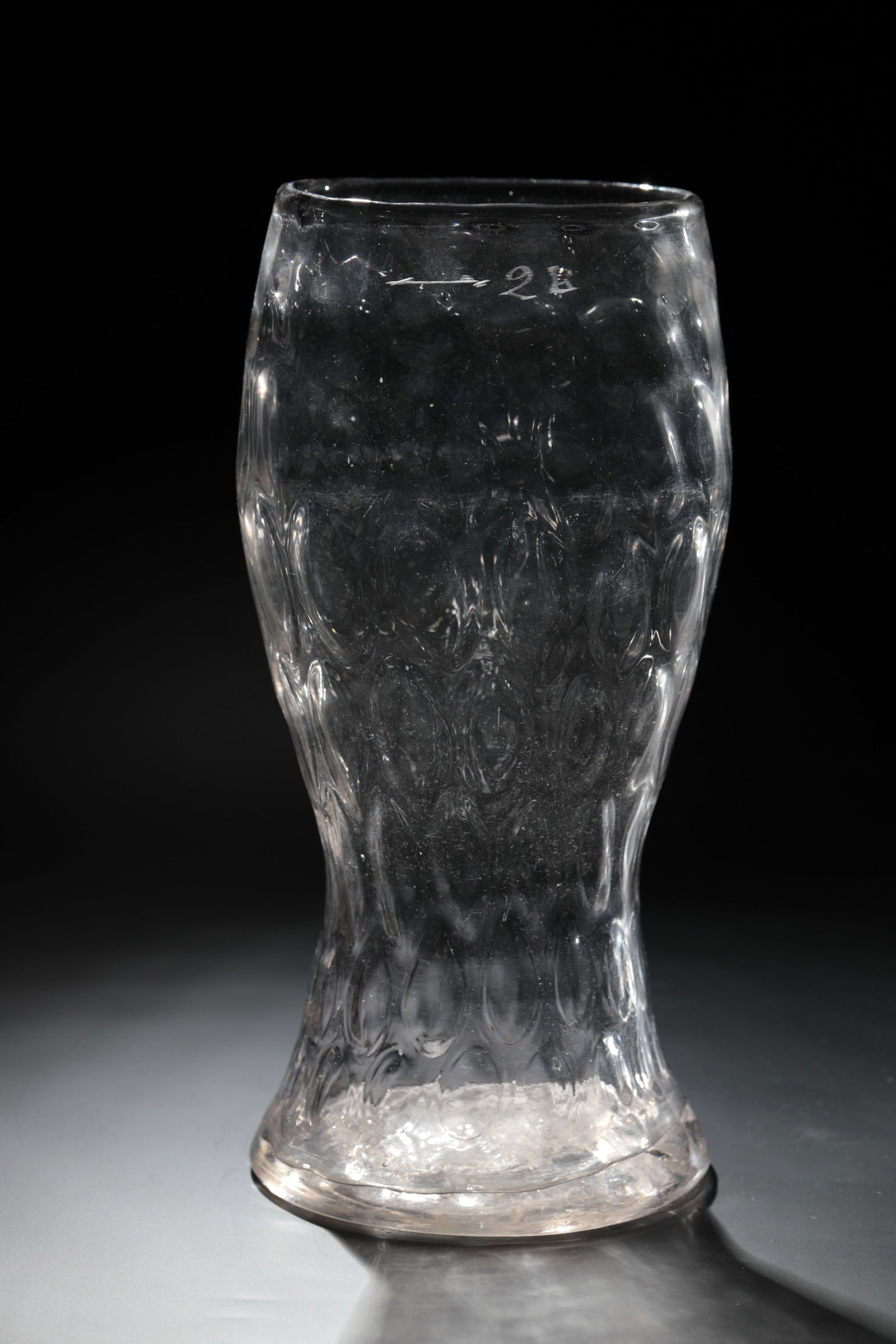 Large club cup: Large club cup Southern Germany, 2nd half of the 19th century Colourless glass with tear-off. Waisted body with optically blown oval décor. Calibration line ''2 L''. h. 26 cm Cf. lit.: Glas des