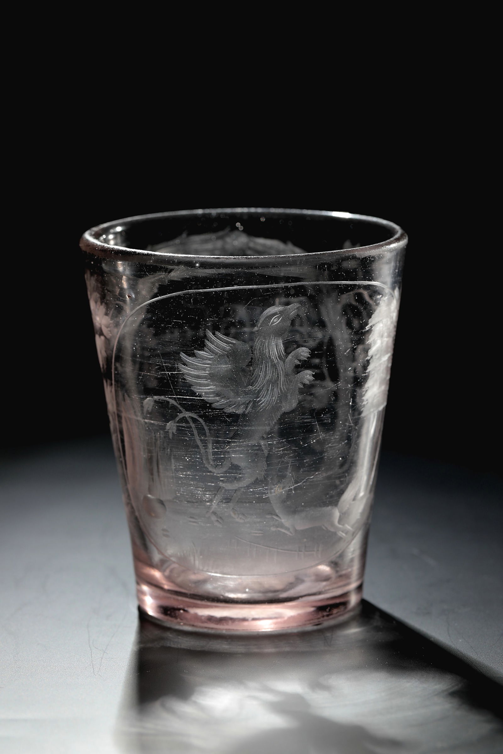 Mug with allegory of successful governance: Beaker with allegory of the successful leadership of Brandenburg, c. 1700 Colourless, manganese-tinged glass. Polished outline in the shape of a flower. Frontal on the conically widened wall