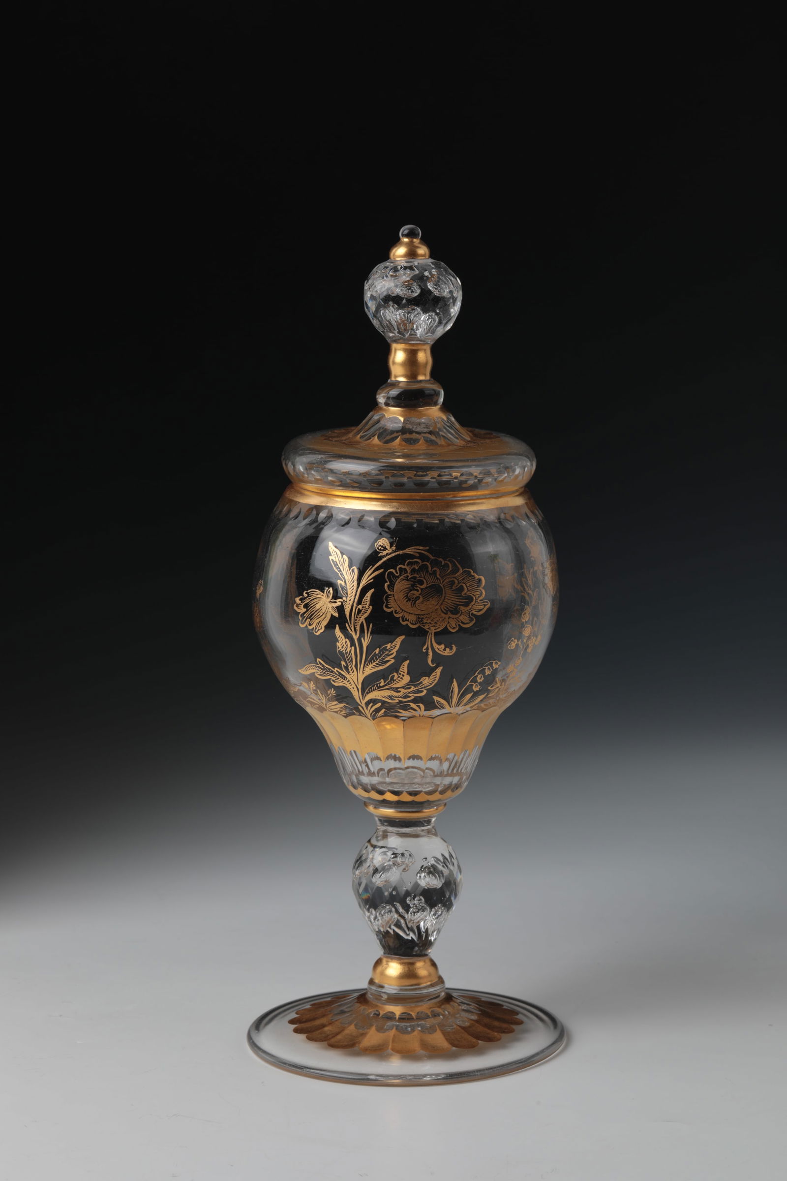 Rare lidded goblet: Rare lidded goblet Zechlin, c. 1740, refinement Johann Caspar Greiner (1710-1770) (attributed) Colourless glass with ground tear-off. On the upper side of the disc base, the base of the cuppa and on