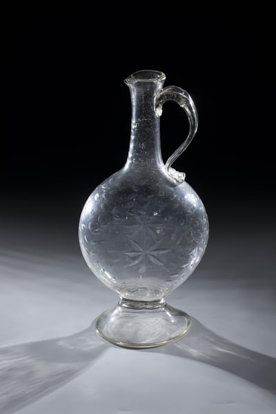 Handle carafe (1 of 1)