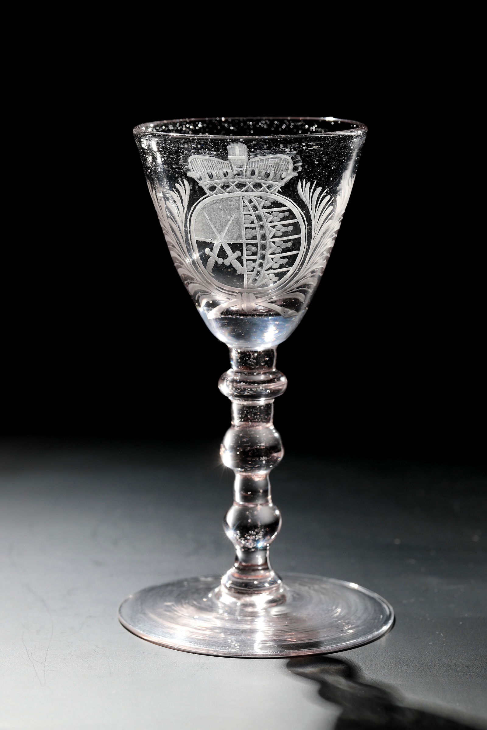 Cup with coat of arms of the Electorate of Saxony: Goblet with coat of arms of the Electorate of Saxony Saxony, 18th century Colourless, slightly manganese-tinged glass with tear-off. Wide disc base. Shaft with three ball nodi. Frontal coat of arms of