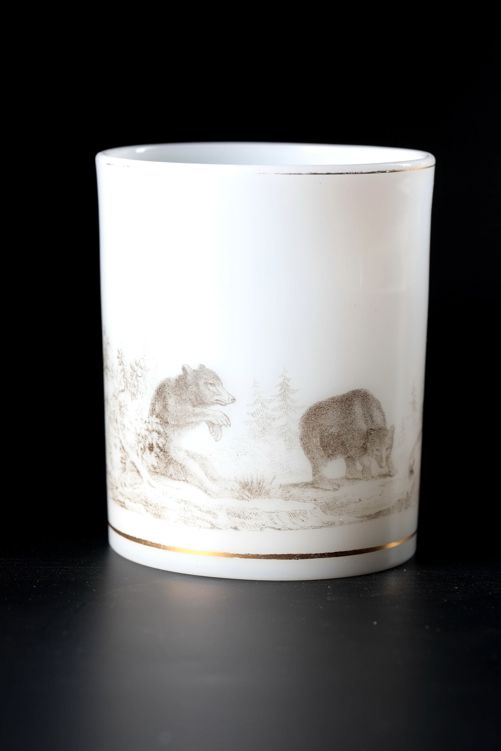 Cylinder cup with all-round bear décor: Cylinder beaker with all-round bear decoration Girard, France, Paris c. 1815 Opalescent frosted glass with polished demolition. Scene executed on the cylindrical wall in black transfer technique: