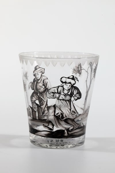 Mug with dancing peasant couple: Beaker with dancing peasant couple In the tradition of the Preißler family, executed around 1720 Colourless, thin-walled glass with demolition. Decor executed on the conically widened wall in etched