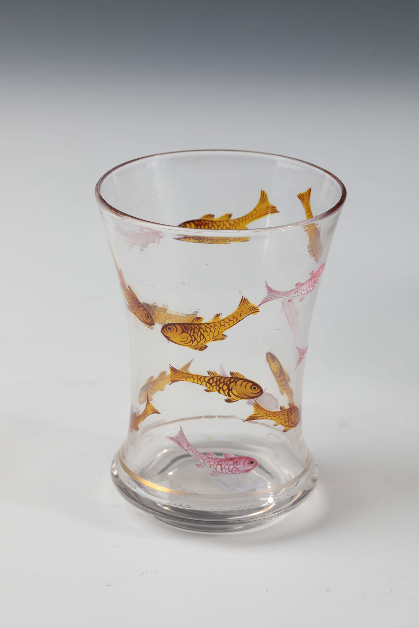 Mug with fish: Beaker with fish Friedrich Egermann, Blottendorf near Haida, around 1845 Colourless glass. On the waisted wall all around fish in yellow translucide or opaque, white and carmine enamel painting. H.