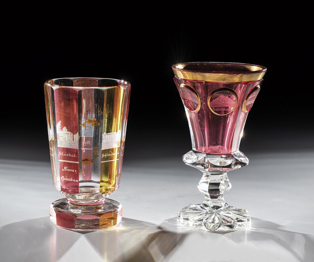 Foot cup with views of Teplice: Foot cup with views of Teplice Workshop Friedrich Egermann, Blottendorf, around 1840 Red and yellow glazed foot cup with cut views of Teplice and name inscription. All around and in the bottom in