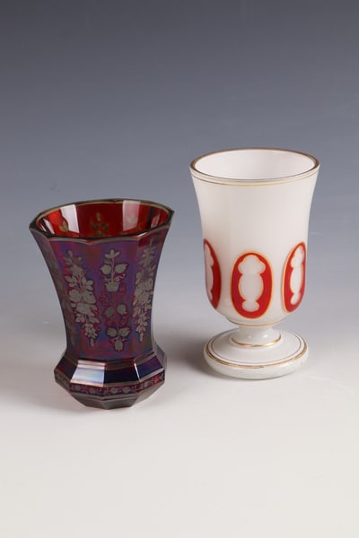 Foot cups and mugs: Foot cup and mug Bohemia, mid-19th century Colourless, red glazed, faceted glass with area-filling, floral decoration in silver. H. 12 cm. Colourless glass with tin enamel overlay, gold line decoratio