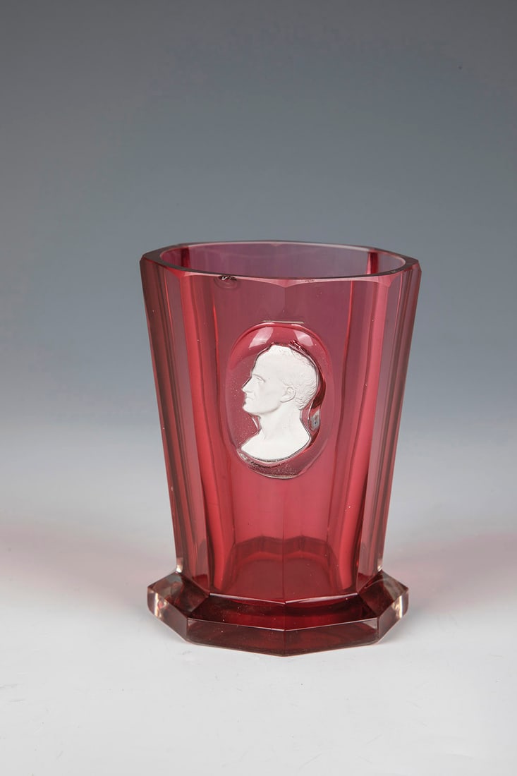 Mug with Paste Portrait: Beaker with paste portrait New World M. 19th century Colourless, multi-faceted glass with gold ruby underlay. Frontal oval medallion with melted paste portrait of a man in left profile. Lip edge