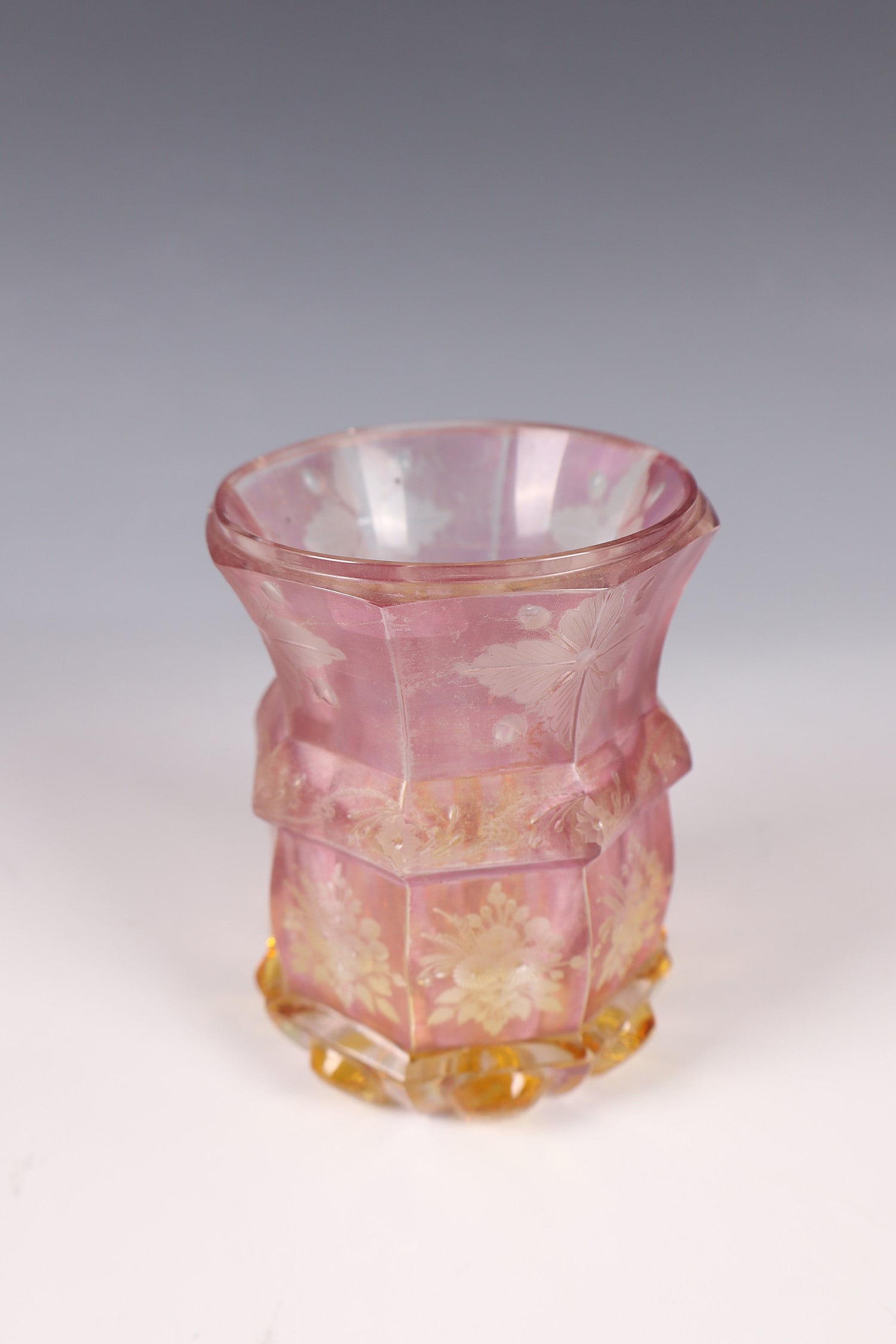 Mug: Beaker workshop of Friedrich Egermann, M. 19th century Colourless glass with yellow and pink glaze. Stand with roller cut, waisted and faceted body with finely engraved floral decoration. Contrasting