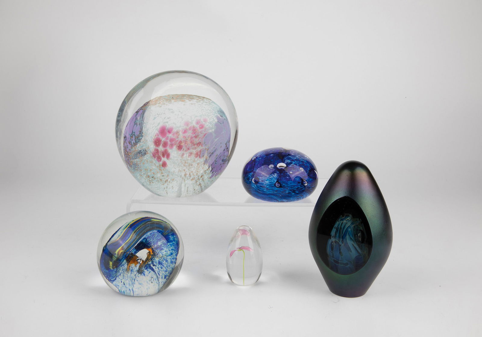 Five Paperweights: Five paperweights, 20th/21st century, glass paperweights. One with the original label ''Freeform'' by Freeform Glass and four signed on the bottom ''Seb12/2000'',''S92'','Eickholt 2002 EMAF'' and ''O.