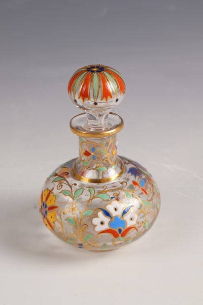 Bottle with stopper: Bottle with stopper Meyr's nephew, Adolf around 1880 Colourless glass with gold-heightened, polychrome enamel painting: Blossoms. Leaves and tendrils. H. 8.5 cm