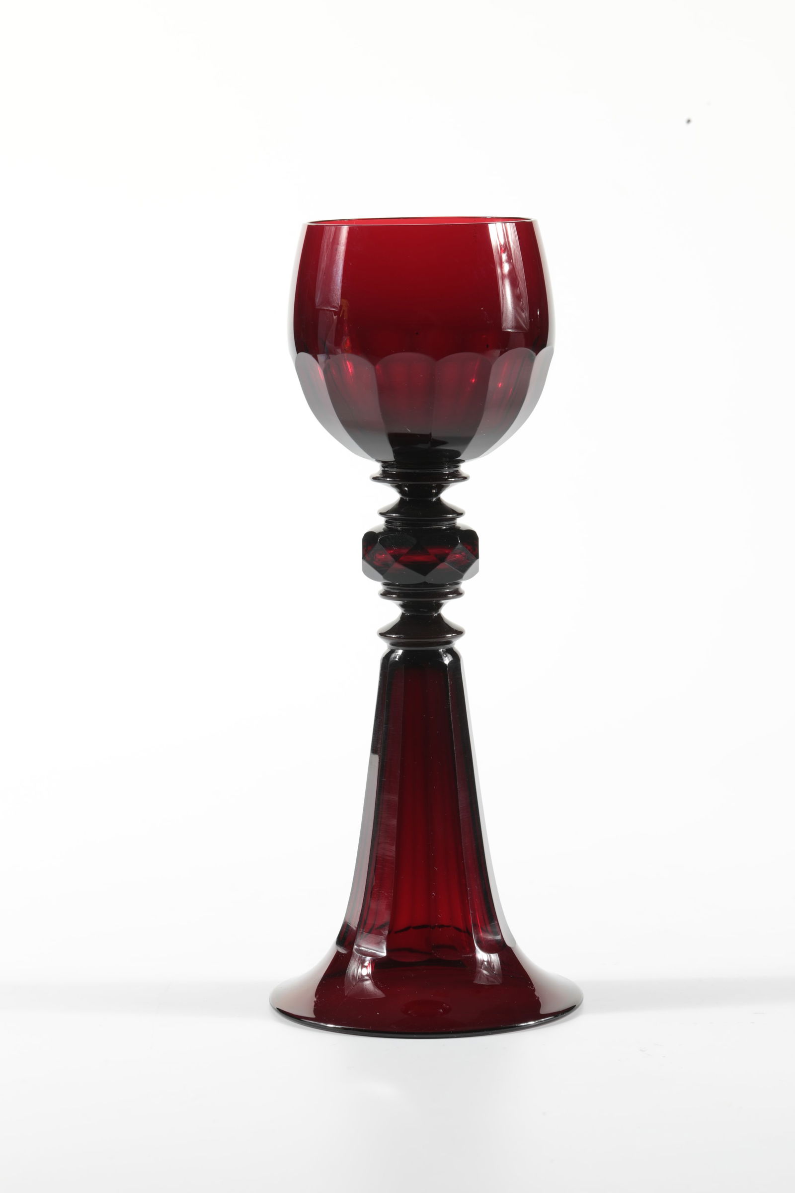 Wissmann Roman Gold Ruby: Wissmann Römer Goldrubin Rheinische Glashütten AG, Cologne-Ehrenfeld, c. 1881 Gold ruby glass, blown, cut, cuppa 14-fold, shaft 11-faceted. H: 28.5 cm.