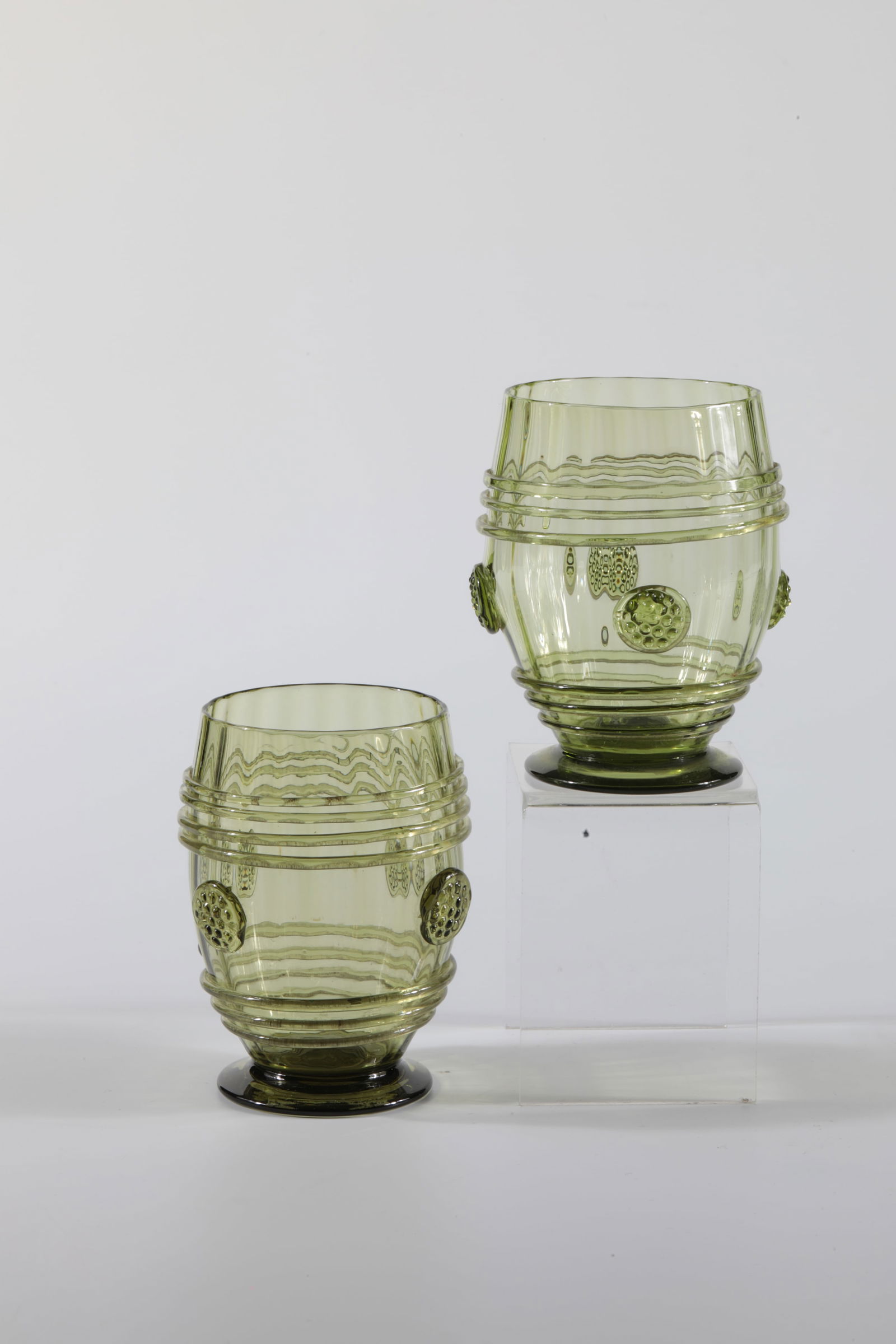 Two woodruff punch glasses: Two woodruff bowling glasses Rheinische Glashütten AG, Cologne-Ehrenfeld, around 1881 Olive-green glass. Ribbed, wound with threads at the top and bottom (partly chipped off), in between four nubs. E