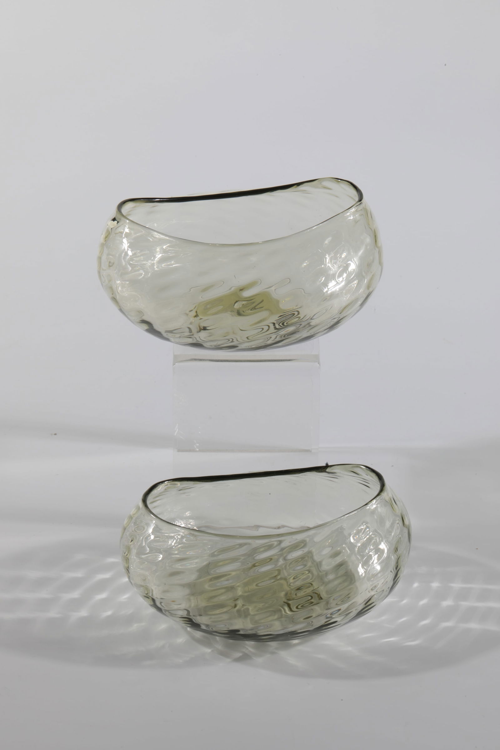 Two Maigelein: Two Maigelein Rheinische Glashütten AG, Cologne-Ehrenfeld, c. 1881 Moss-green glass, ribbed crosswise. Etched stamp ''R G Ehrenfeld''. H: 4.5 cm.