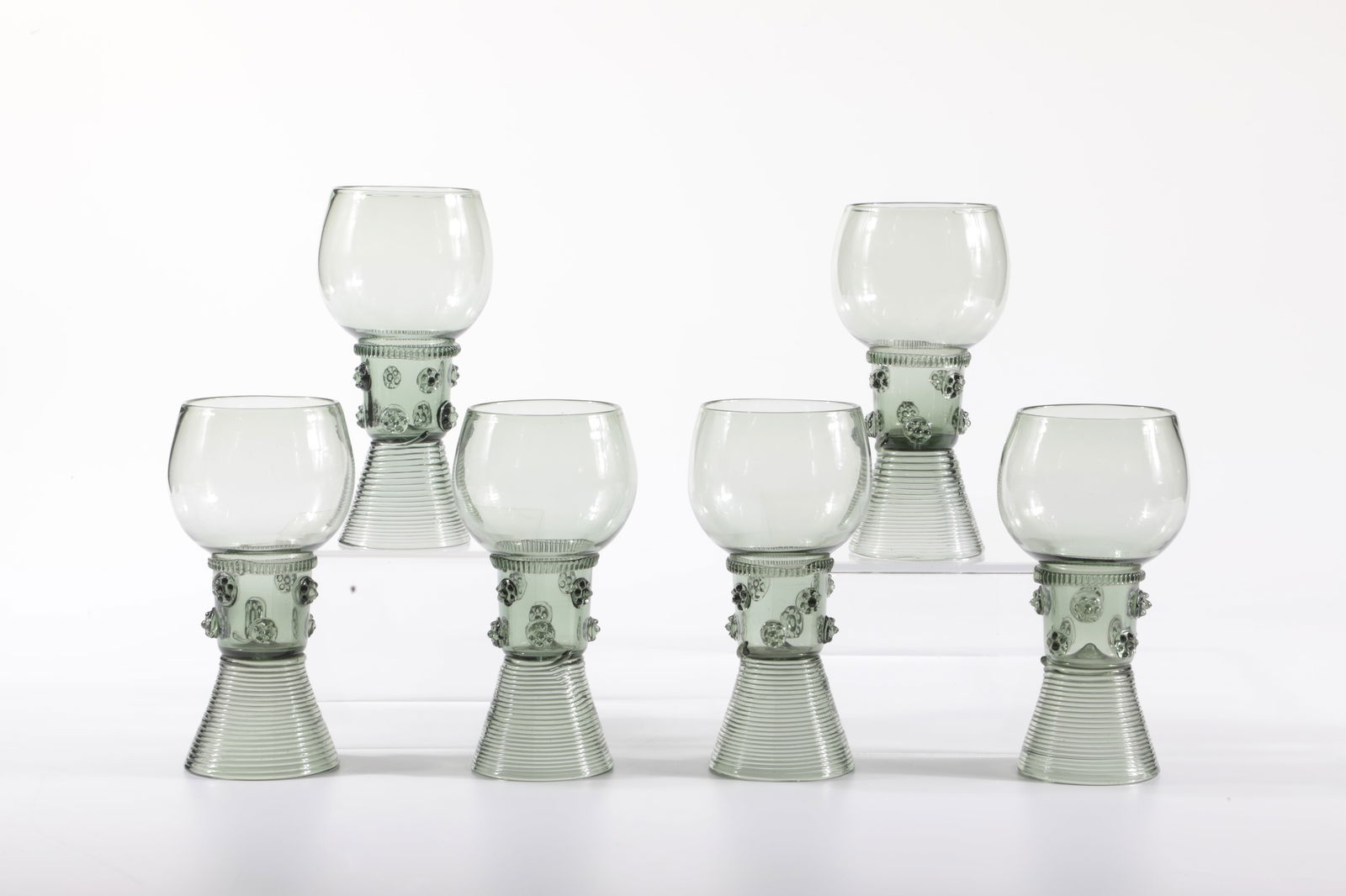 Set six Römer Bernhard: Set six Römer Bernhard Rheinische Glashütten AG, Cologne-Ehrenfeld, around 1881 Antique green glass. Ribbed thread and eight small nubs, foot spun. H: 14.5 cm.