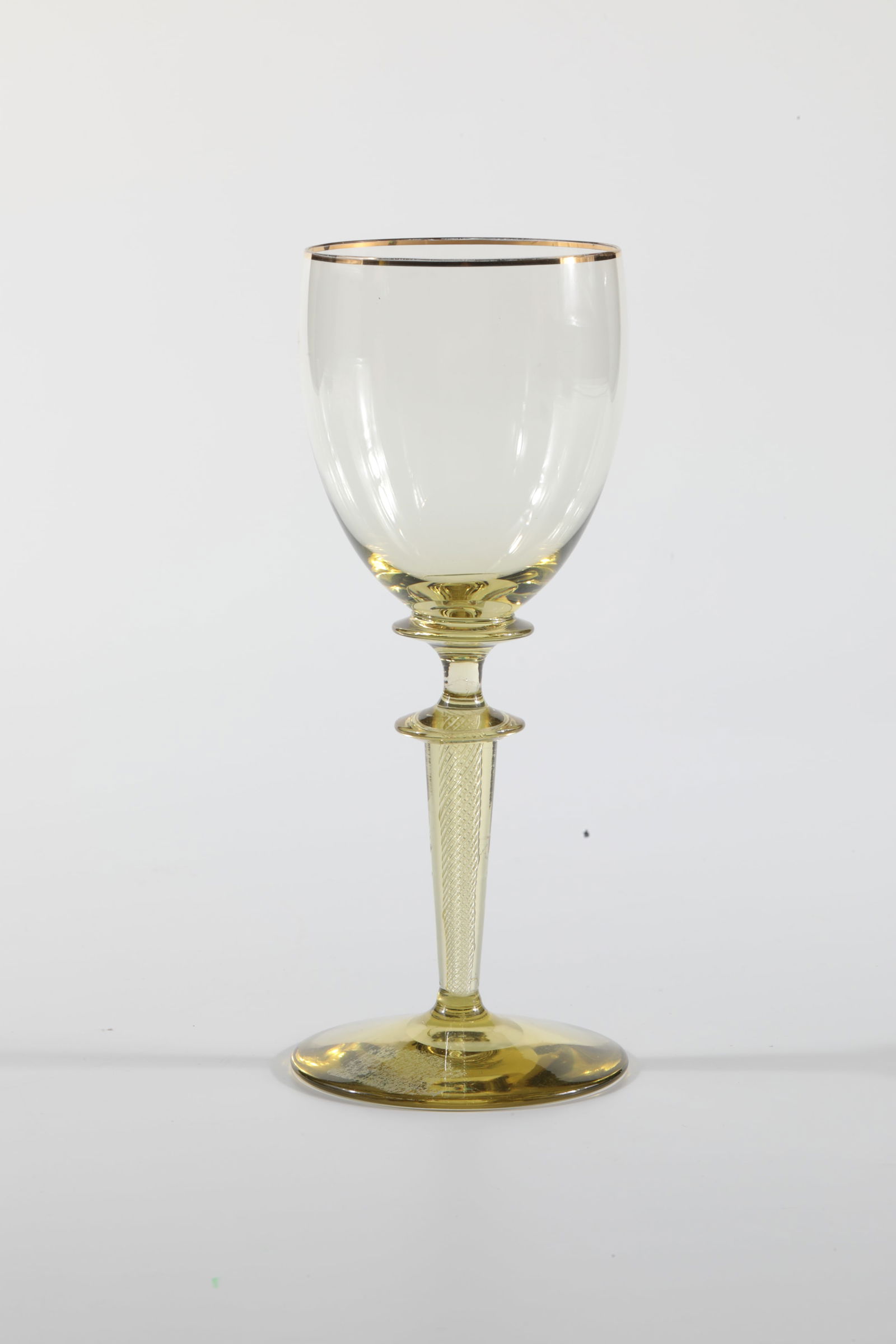Moselle Wine Romans ''Wilhelm'': Moselle wine Römer ''Wilhelm'' Rheinische Glashütten AG, Cologne-Ehrenfeld, around 1881 Light moss green glass. Gold rim, stem with spiral air stripes. H: 16 cm.