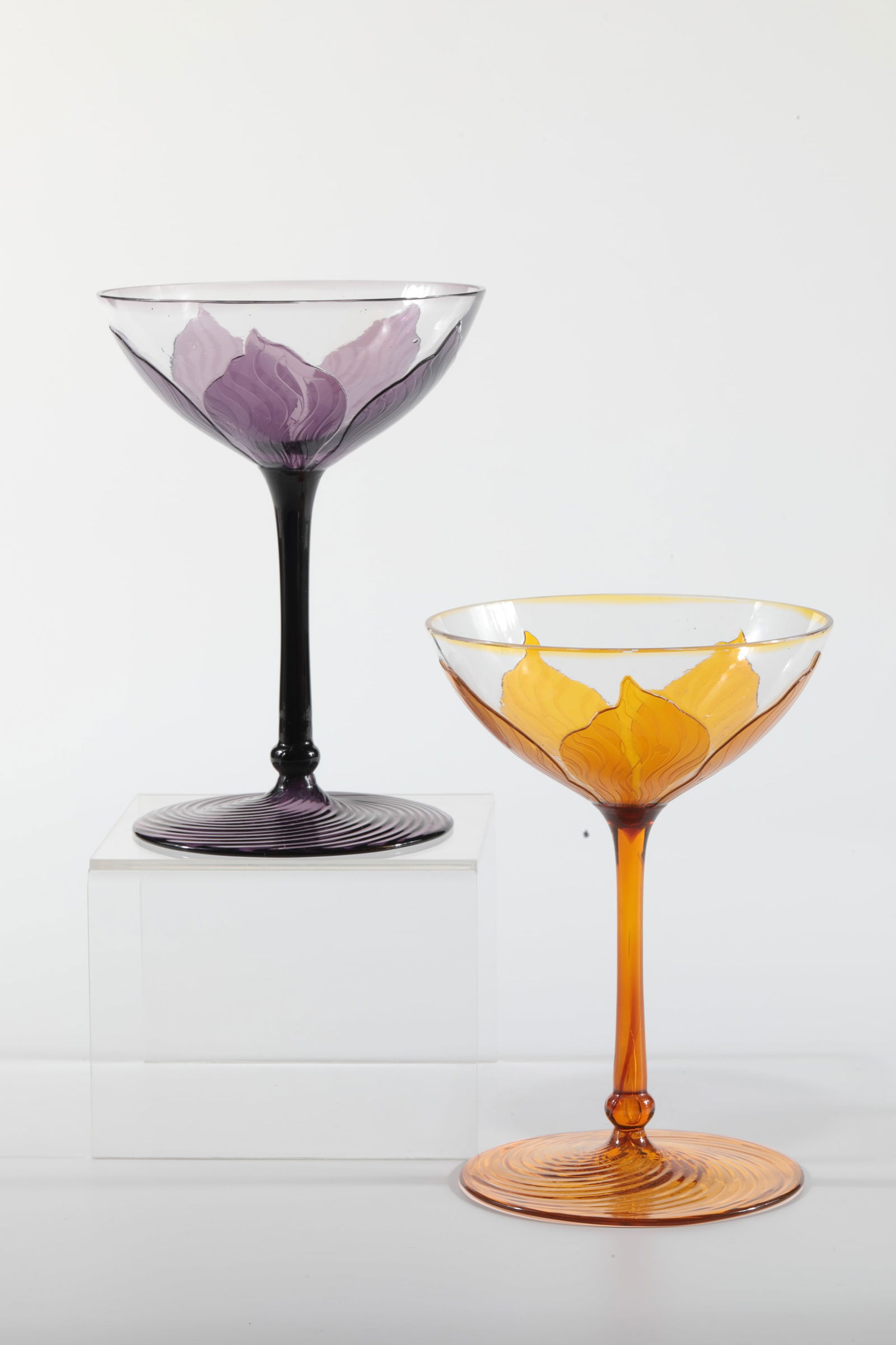 Two stem jars: Two stem jars Rheinische Glashütten AG, Cologne-Ehrenfeld, around 1881 Kuppa made of colourless glass, overlaid with colour. Shaft and foot made of violet or amber glass, base optically ribbed. Decor