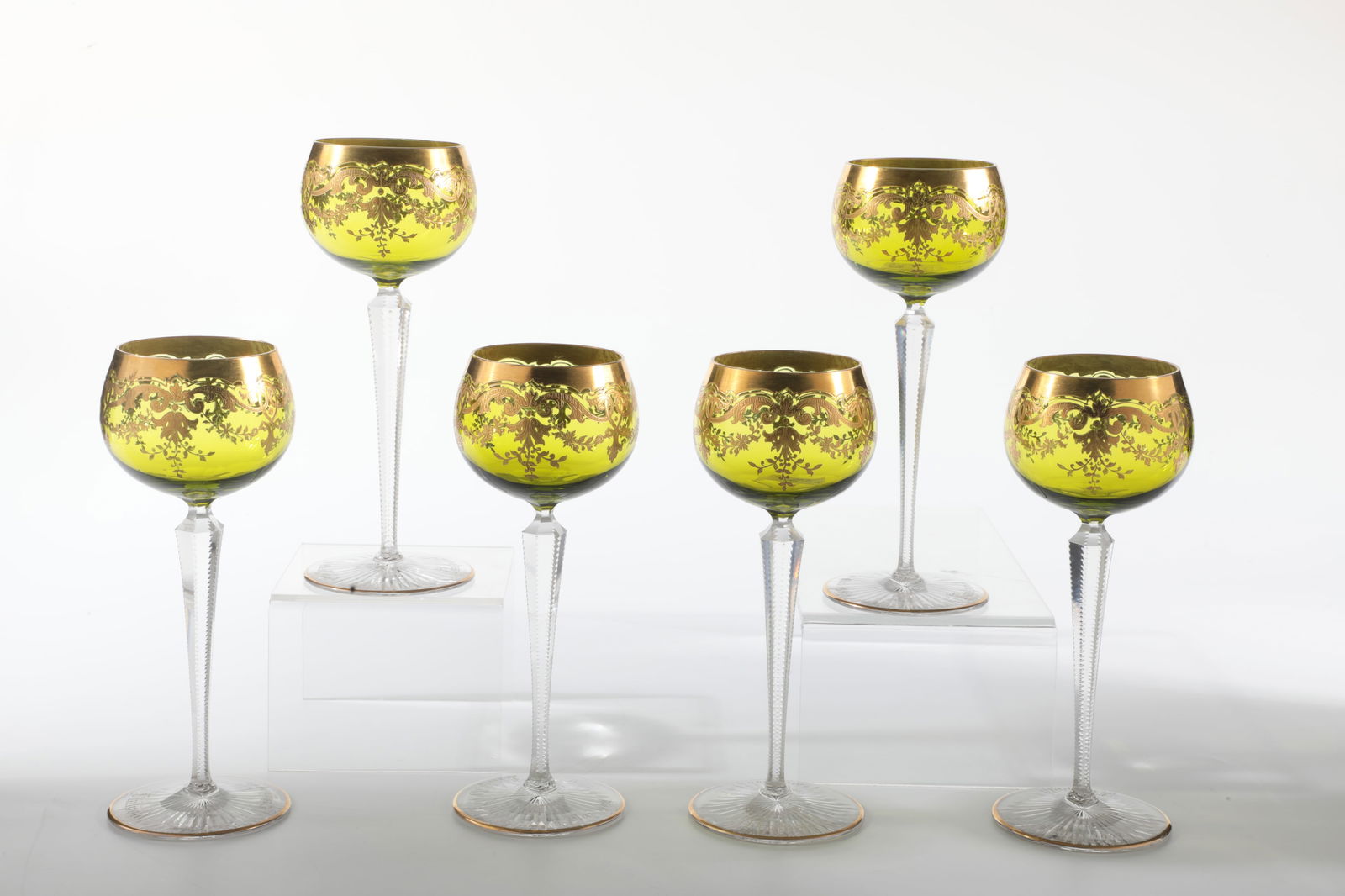 Set of six wine glasses with gold décor (1 of 1)