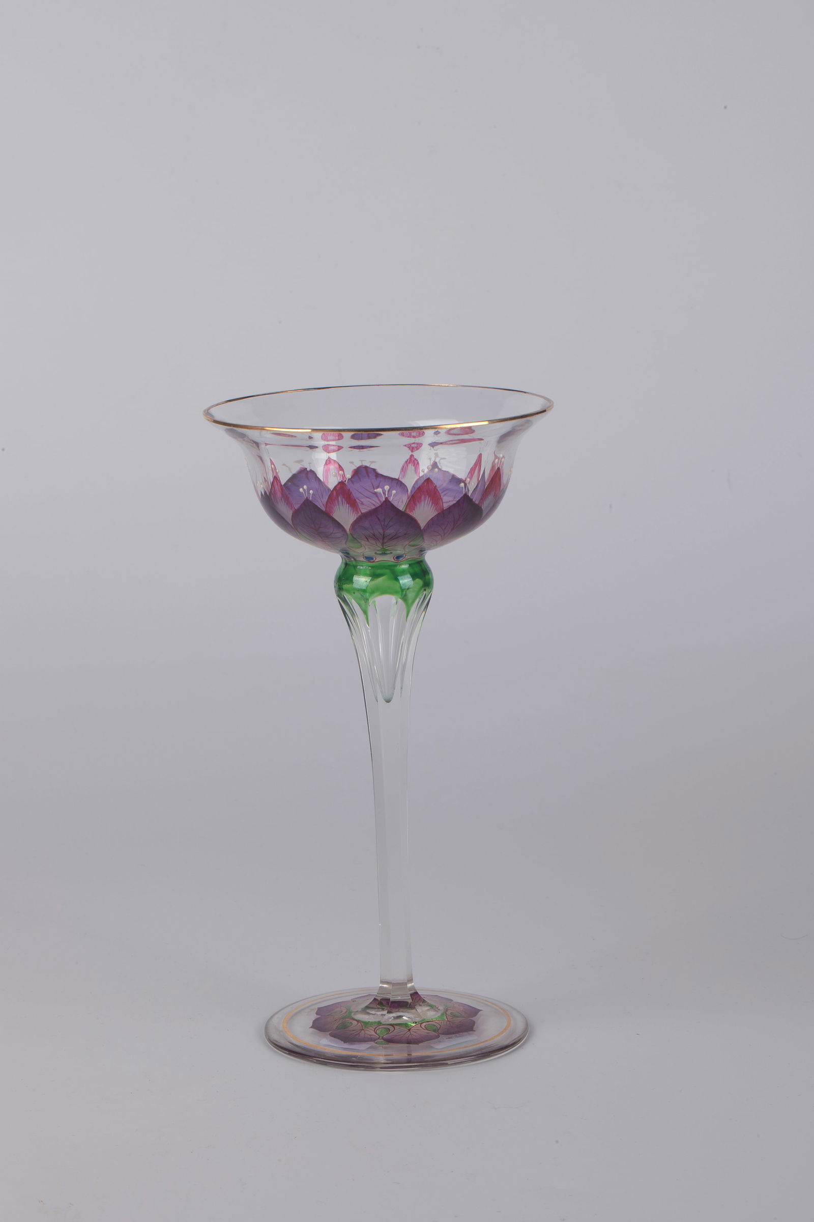 Wine glass: Wine glass, probably Theresienthal crystal glass manufactory, c. 1900 Kuppa made of colourless, stem made of olive-green glass coloured in the same measure, cuppa with slightly flared muzzle rim, pain