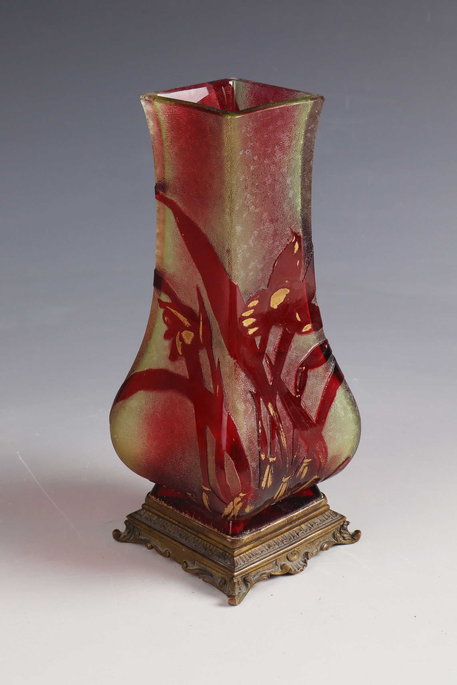 Square Vase with Metal Mounting: Square vase with metal mount Cristalleries de Baccarat, circa 1878 Light green glass, ruby pink overlay. Relief etched decoration with interior drawing in polished gold, rubbed. H. 21 cm