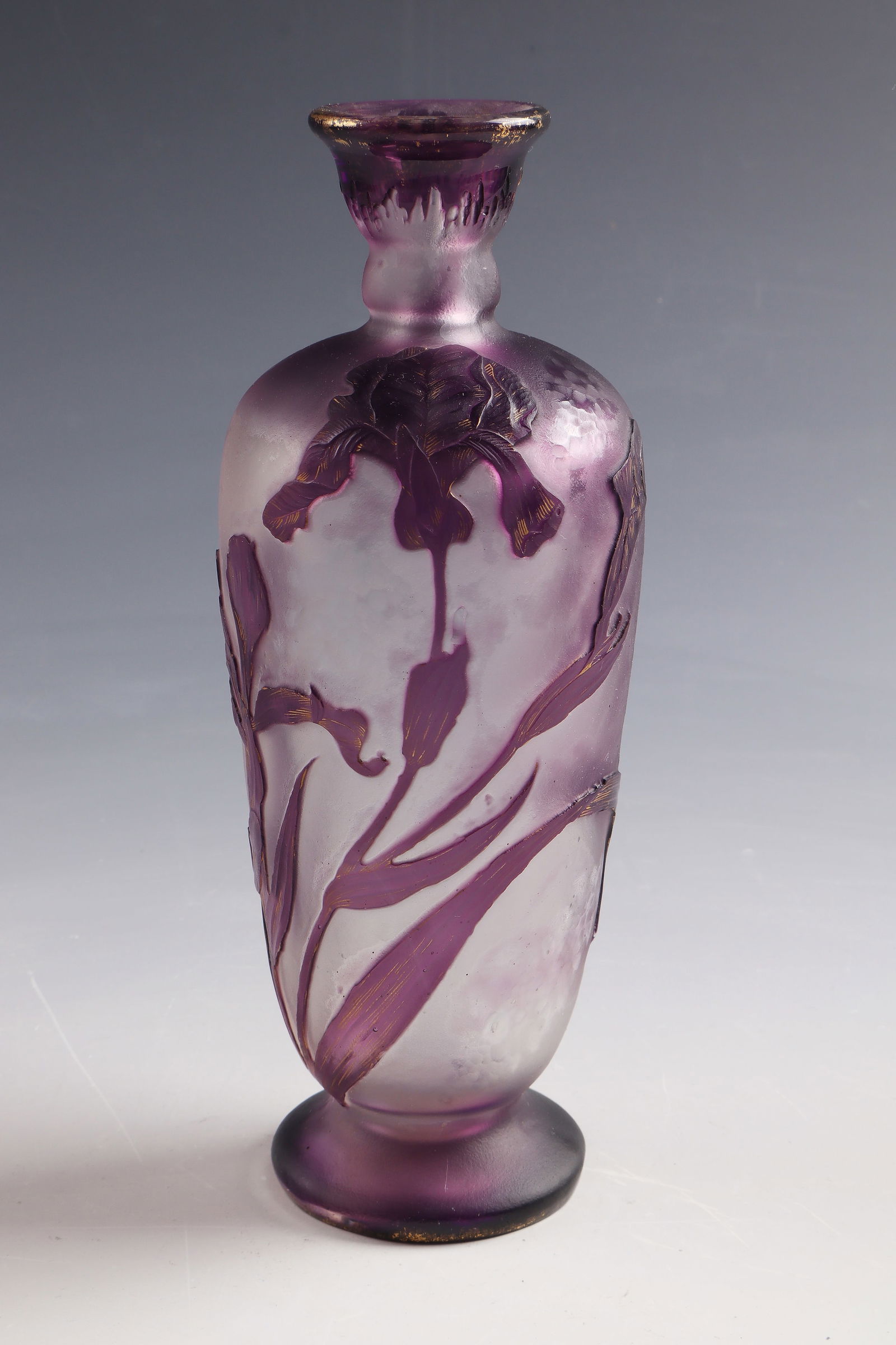 Vase ''Iris'': Vase ''Iris'' Burgun, Schverer & Co., Meisenthal/Lorraine, 1884 - 1889 Colourless, violet overlaid glass. Etched décor all around. The decorative sections in relief engraving with interior drawing in