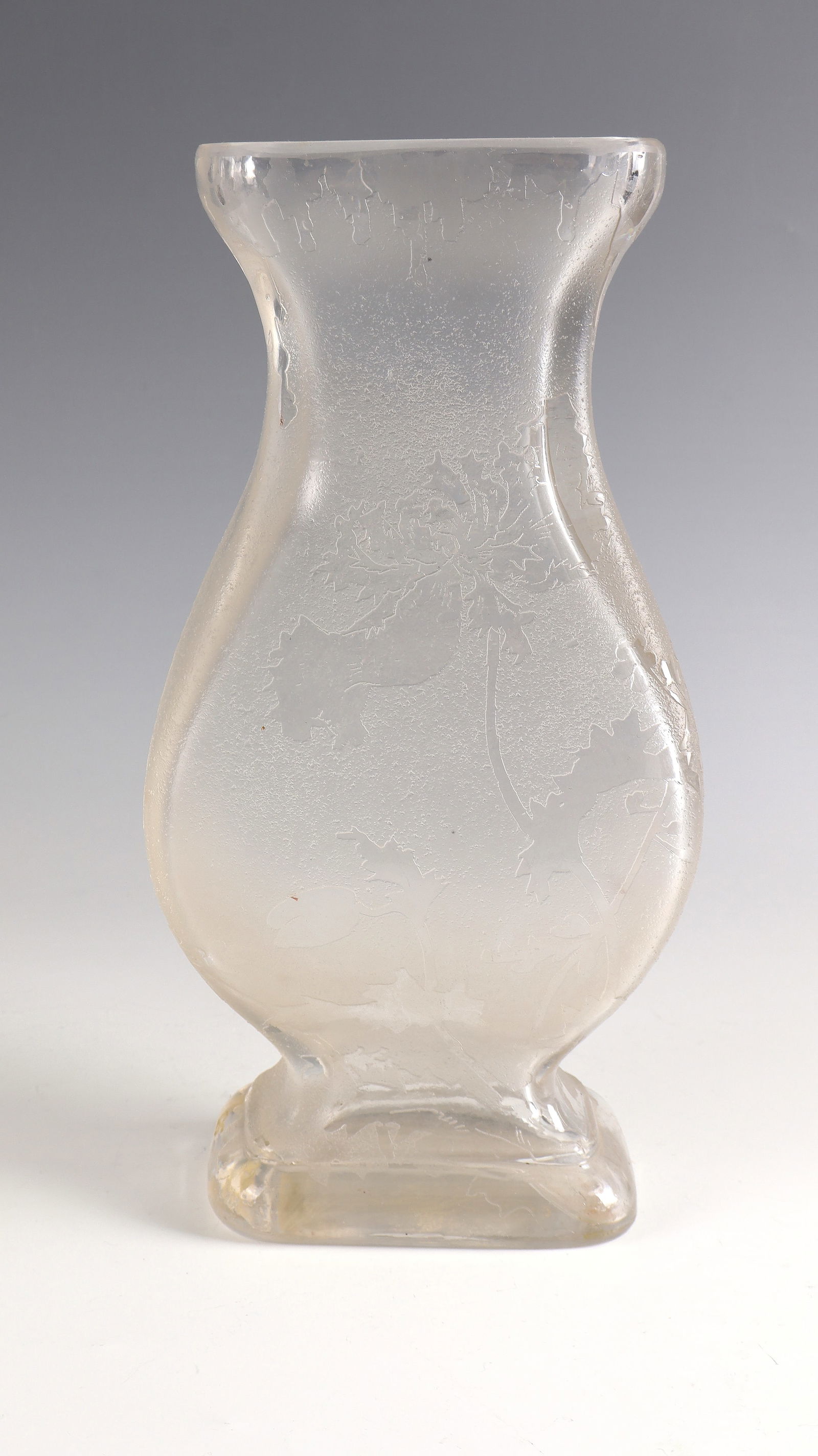 Vase with poppy seeds ''Pavots'': Vase with poppy seeds ''Pavots'' Cristallerie de Choisy-le Roi, c. 1900 Colourless glass with flat relief etched decoration, finished by polish. H. 31 cm Lit.: G. Cappa, Le Genié Verrier de