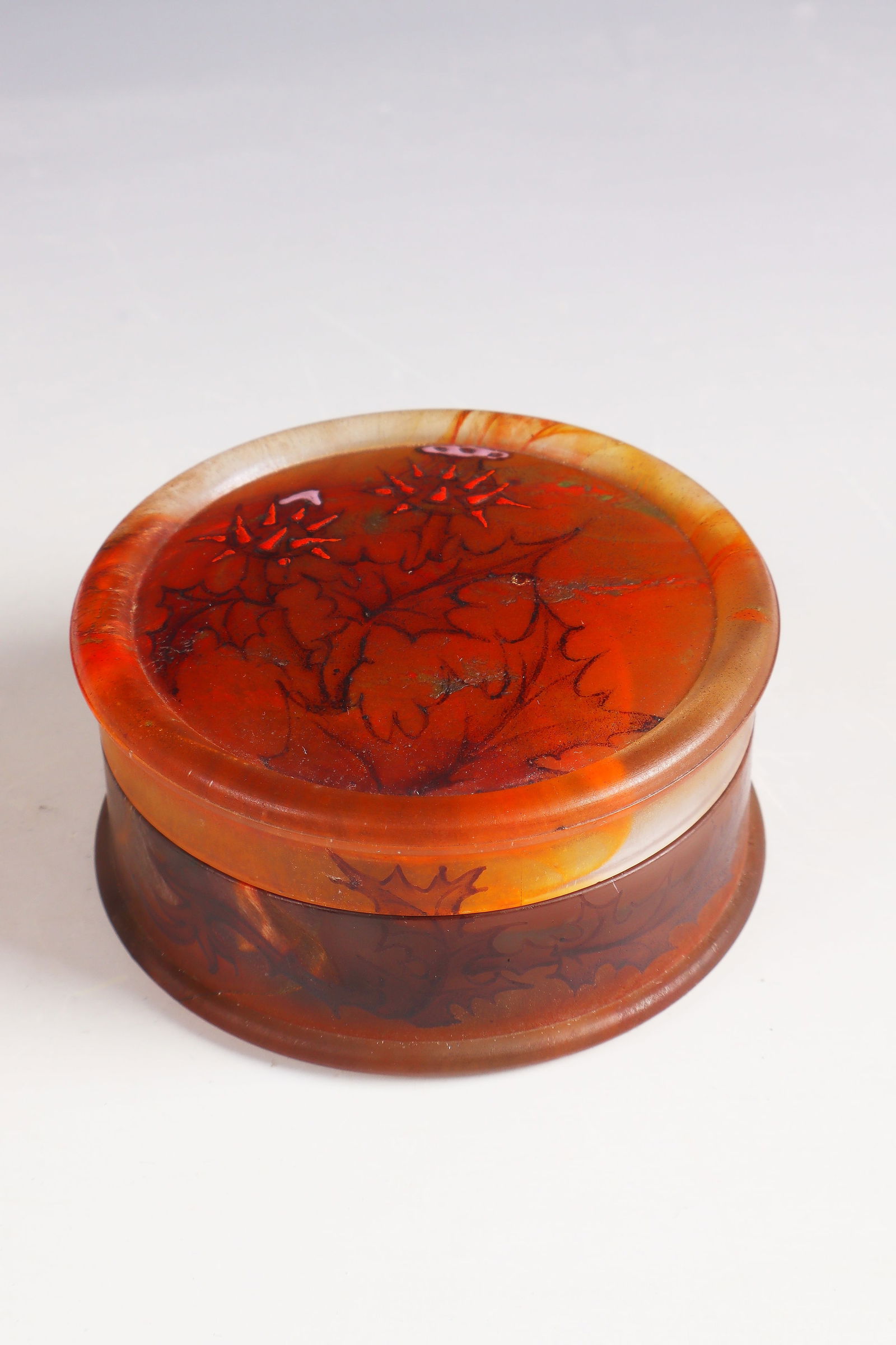 Lidded box ''Chardons'': Lidded box ''Chardons'' Daum Frères, Nancy, around 1910 Colourless glass with orange-red melting. Decorated in colored flat and relief enamel. Underside inscribed: DAUM NANCY with Lorraine cross (in