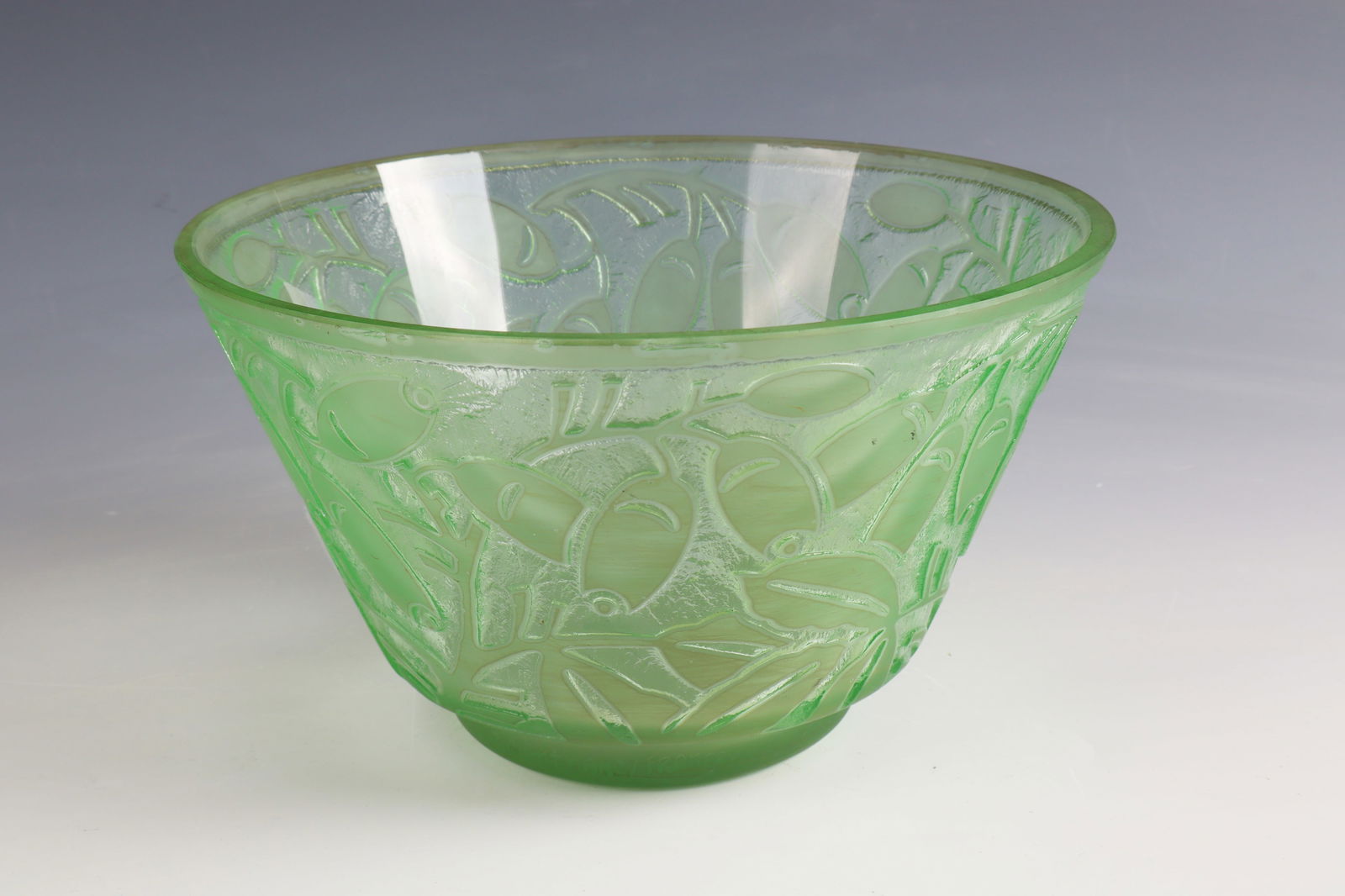 Bowl ''Olives'': Bowl ''Olives'' Daum Frères, Nancy, 1931 Green glass. Decor in deep etching. Inscription: DAUM NANCY with Lorraine Cross (engraved). H. 12.5 cm; D. 21.5 cm Lit.: G. Cappa, Le Genié Verrier de