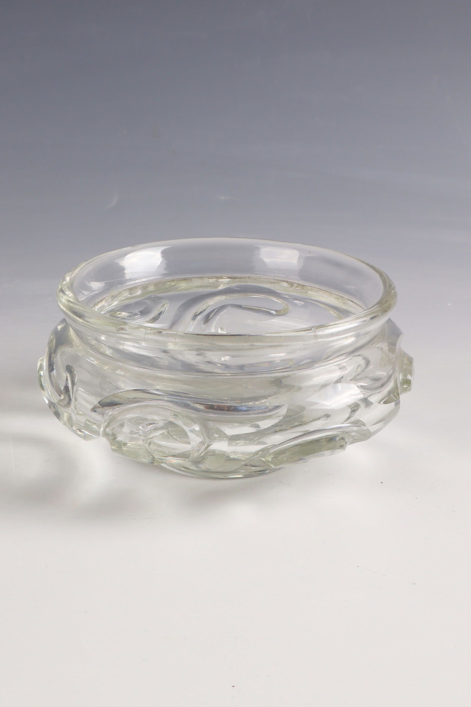 Shell: Bowl Emile Gallé, Nancy, 1895 Colourless glass. Decor in wedge cut sanded, polished. Underside inscribed: Gallé Modèle et décor déposés (in gravure and needle etching). H. 6.5 cm; D. 13 cm