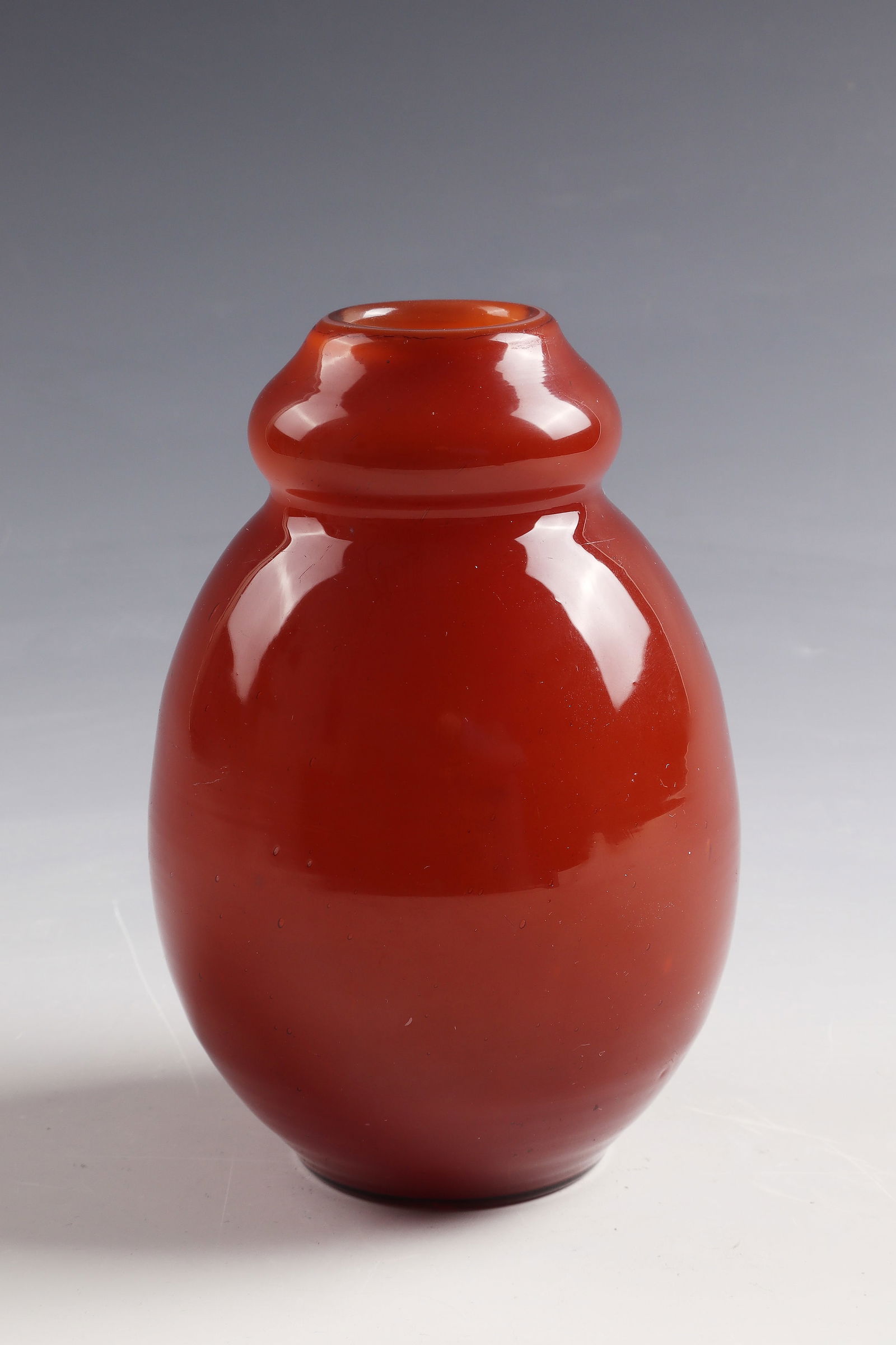 Pumpkin vase: Pumpkin vase Emile Gallé, Nancy, 1889 Light yellow opal glass, reddish-brown overlay. Underside inscribed: Etude Gallé (garviert). H. 15 cm Lit.: G. Cappa, Le Genié Verrier de l'Europe, ed. Mardaga