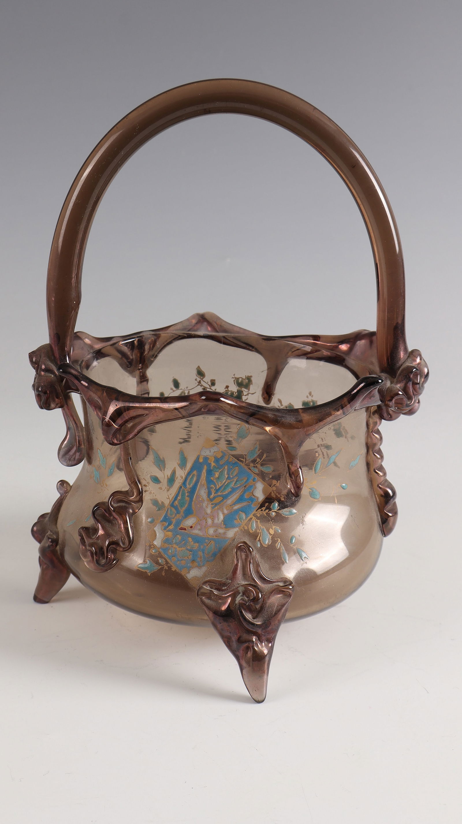 Handle basket with japonizing decoration: Handle basket with japonizing decoration Auguste Jean, 1874 - 1878 Smoky brown glass with multicolored opaque enamel decoration and gold. Partly pinched appliqués also in smoky brown. Underside