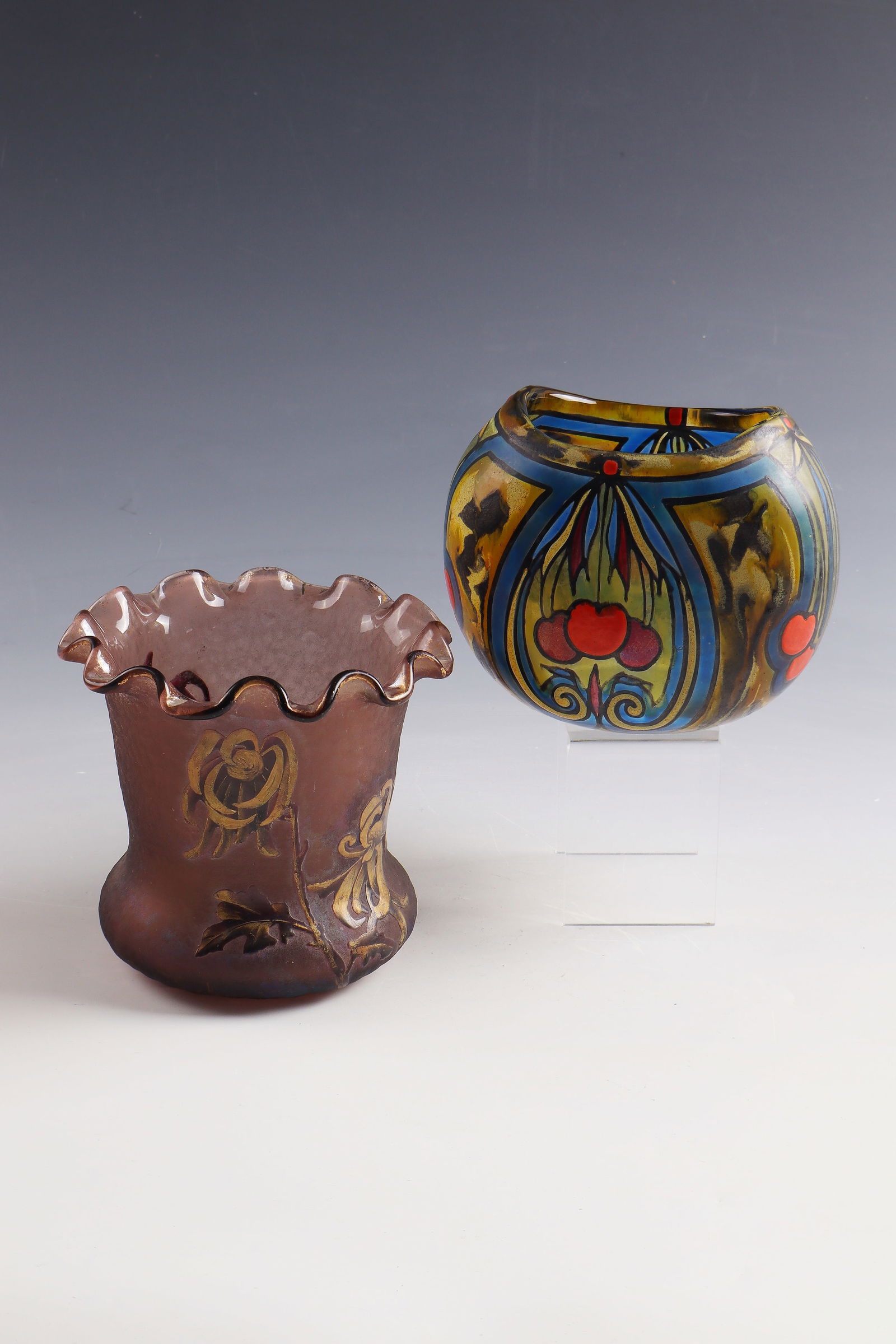 2 vases: 2 vases Legras, Verreries de Saint - Denis, c. 1900 and 1920 Colourless or brown-violet glass. Partly etched decoration with gold and coloured opaque enamel painting. Unmarked. H. 11 or 12 cm lit.: