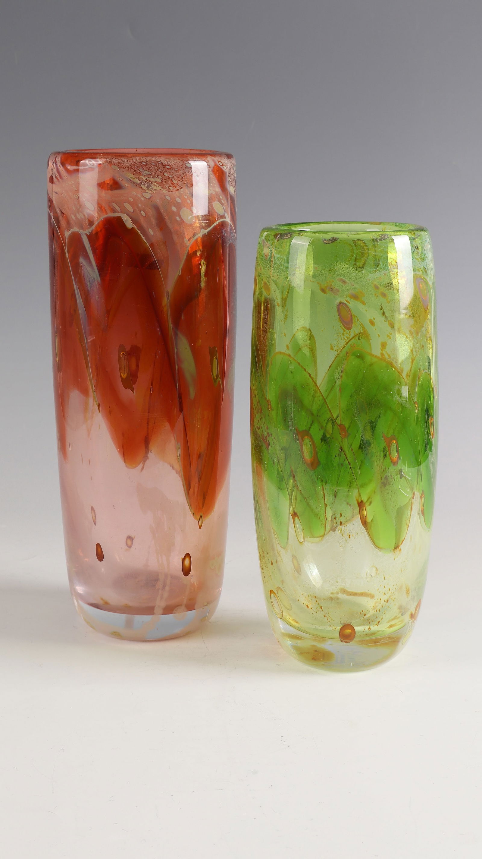 2 vases: 2 vases Louis Leloup Colourless glass with oxide melting. Underside inscribed: L. Leloup (vibro engraving). H. 25 or 19.5 cm