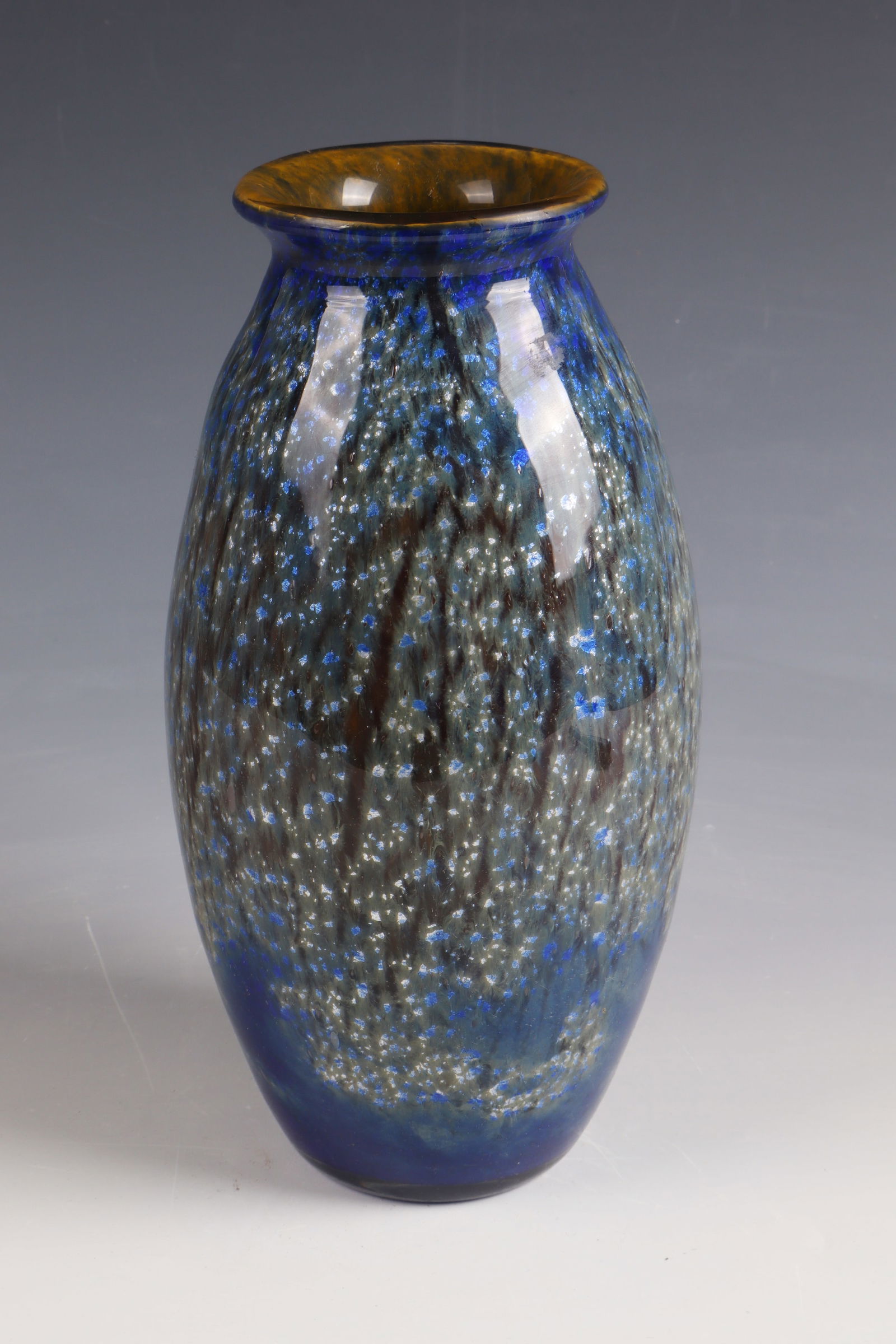 Vase: Vase Muller Frères, Lunéville, 1920 - 1925 Colourless glass with melted multicoloured powder and cracked silver foil. Reference: MULLER FRÈRES LUNÉVILLE (in diamond crack). H. 25.5 cm Lit.: G.