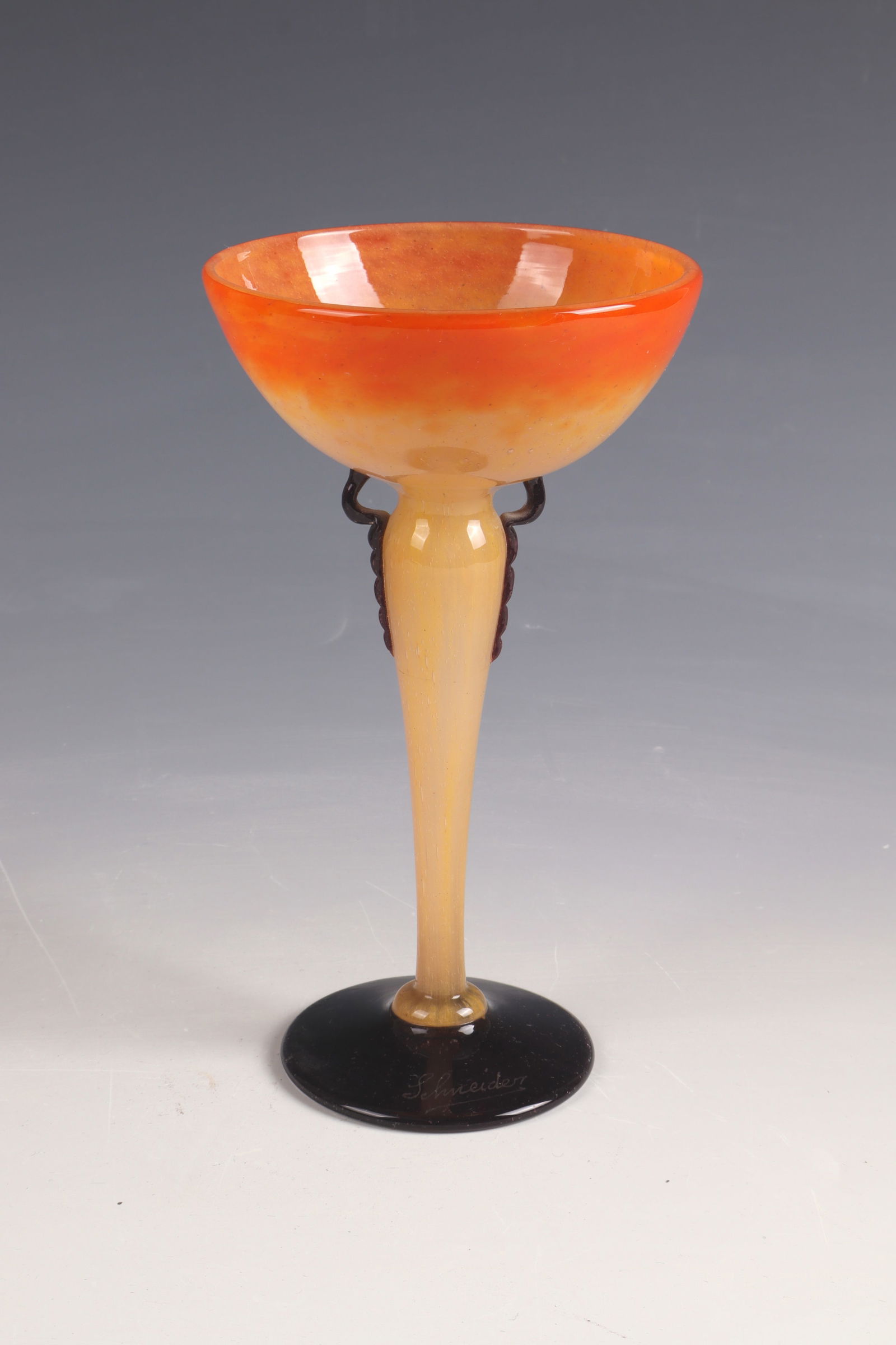 Coupe bijou: Coupe bijou Charles Schneider, Épinay - sur - Seine, 1922 - 1926 Colourless glass with flaky multicoloured powder melting. Handle appliqués and base in colourless with black-violet powder melting.