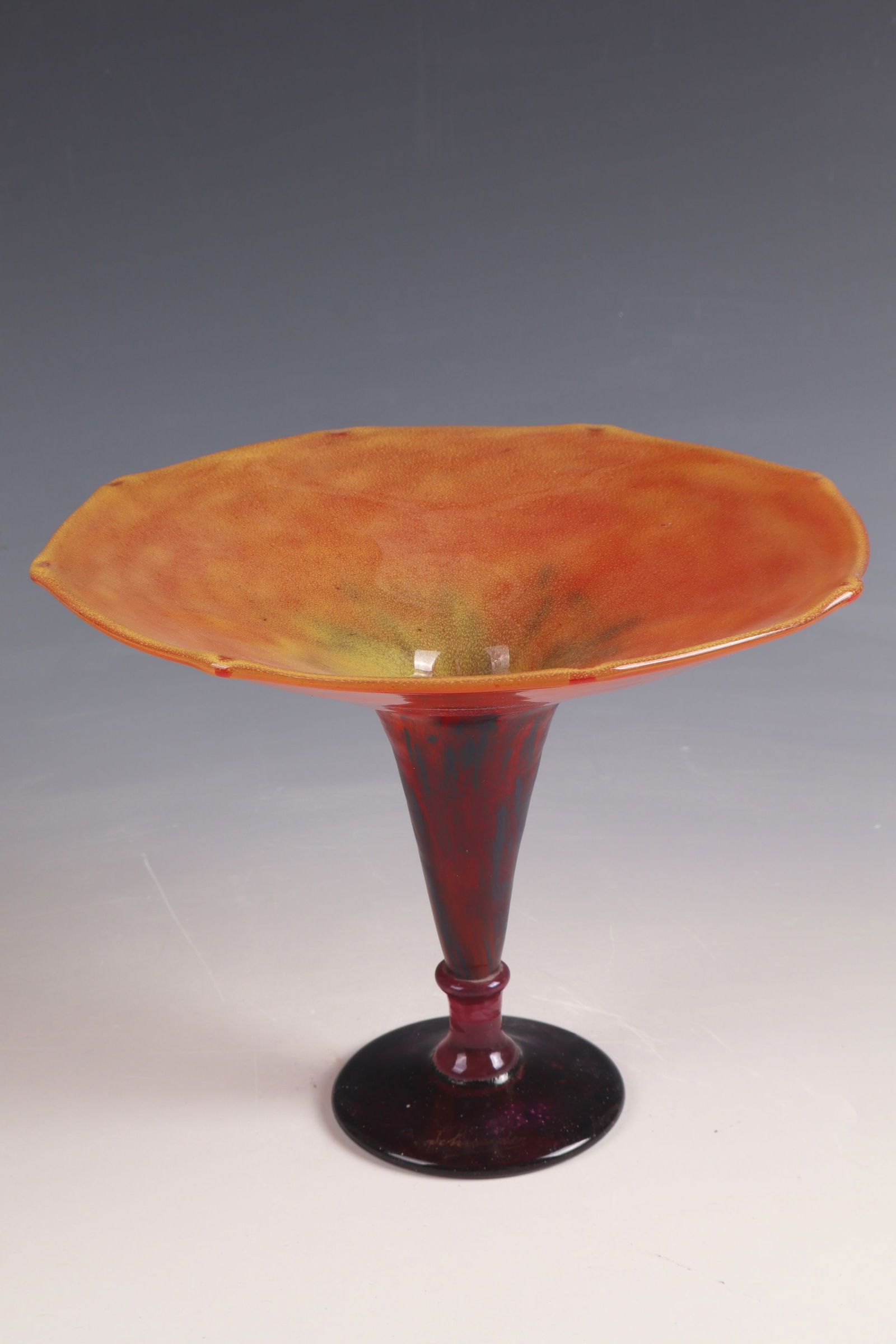 Coupe bijou: Coupe bijou Charles Schneider, Épinay - sur - Seine, 1922 - 1926 Colourless glass with flaky multicoloured powder melting. Reference: Schneider (engraved and rubbed with gold). H. 16.5 cm Lit.: G. Ca