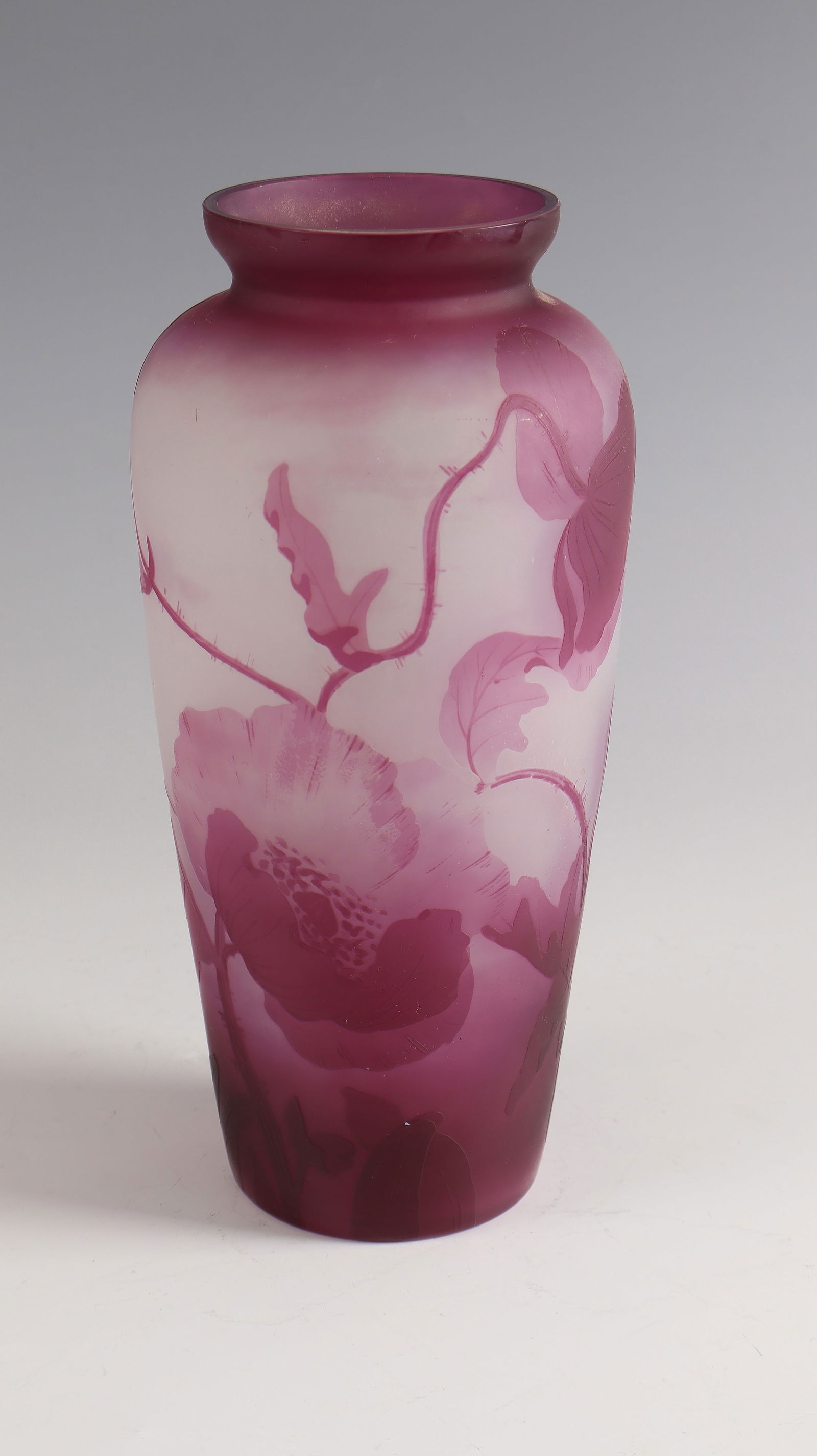 Vase with poppy seeds ''Pavots'': Vase with poppy seeds ''Pavots'' Val Saint - Lambert, 1910 - 1914 - Shape and décor design: L. Pétignot / C. Renard Colourless, frosted glass inside, ruby pink overlay. Relief etched décor. Interio