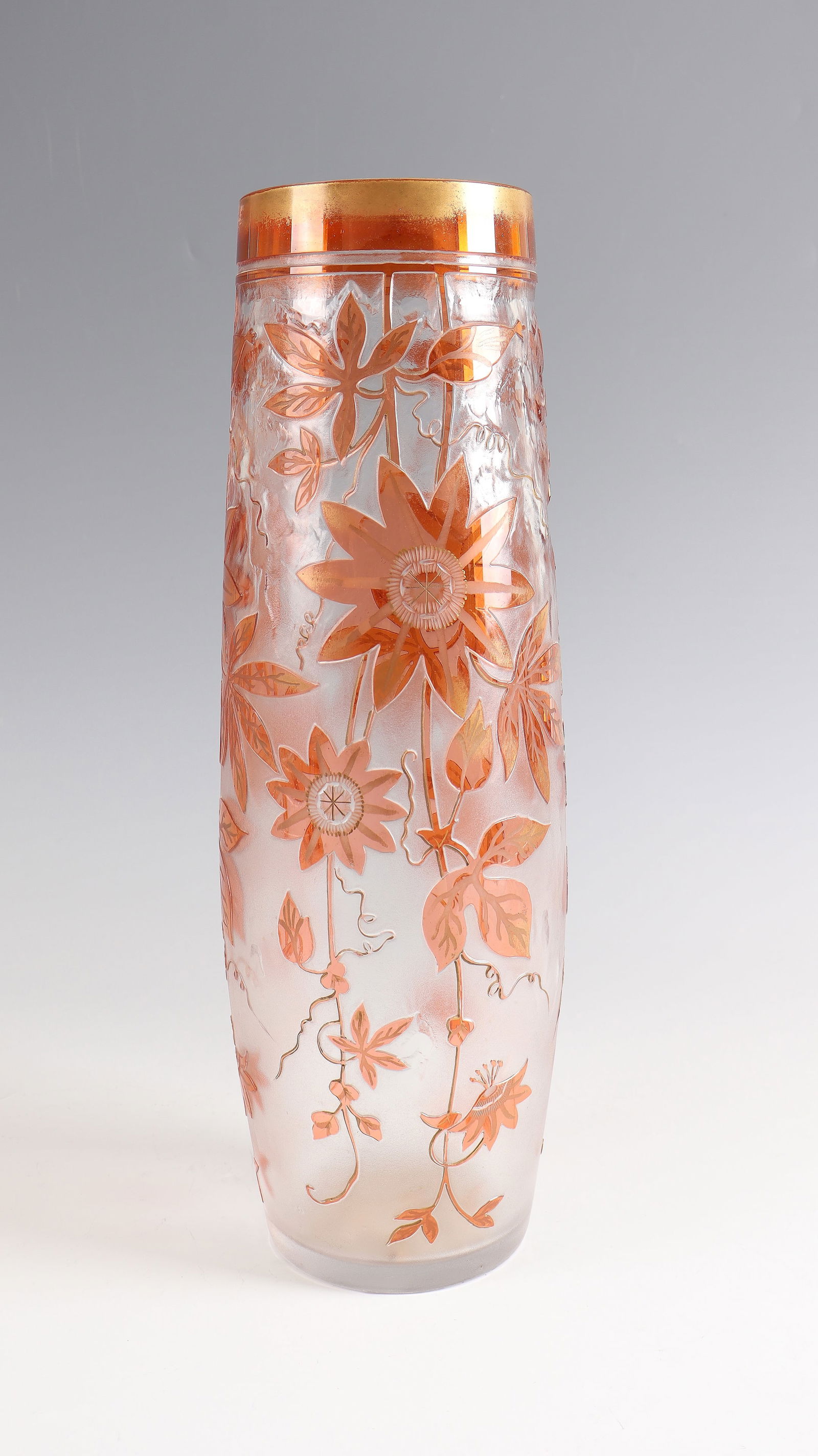 Vase with passion flower ''Passiflore'': Vase with passion flower ''Passiflore'' Val Saint - Lambert, 1905 - 1907 - Design: Léon Ledru Colourless glass, amber-coloured overlay, relief-etched, gold-heightened decoration. H. 37 cm Lit.: G.