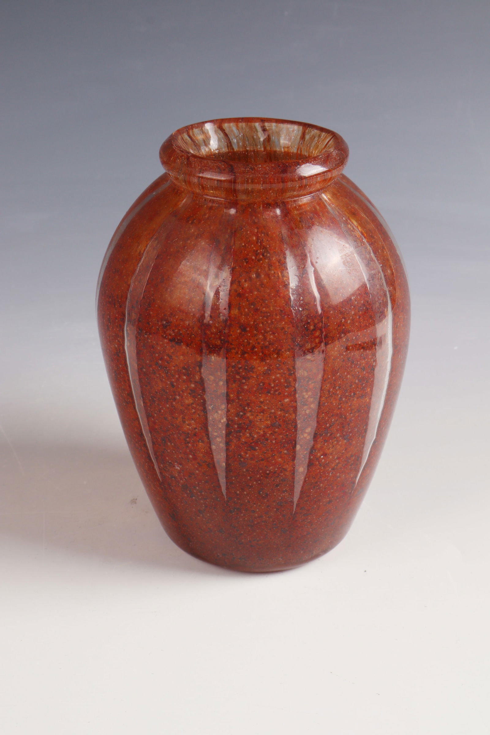 Vase: Vase Verlys, Verrerie des Andelys, 1926 - 1928 Colourless glass with powder melting in brown and violet tones. Bottom marked: Verlys 760 (in diamond crack). H. 16.5 cm Lit.: G. Cappa, Le Genié Verrie
