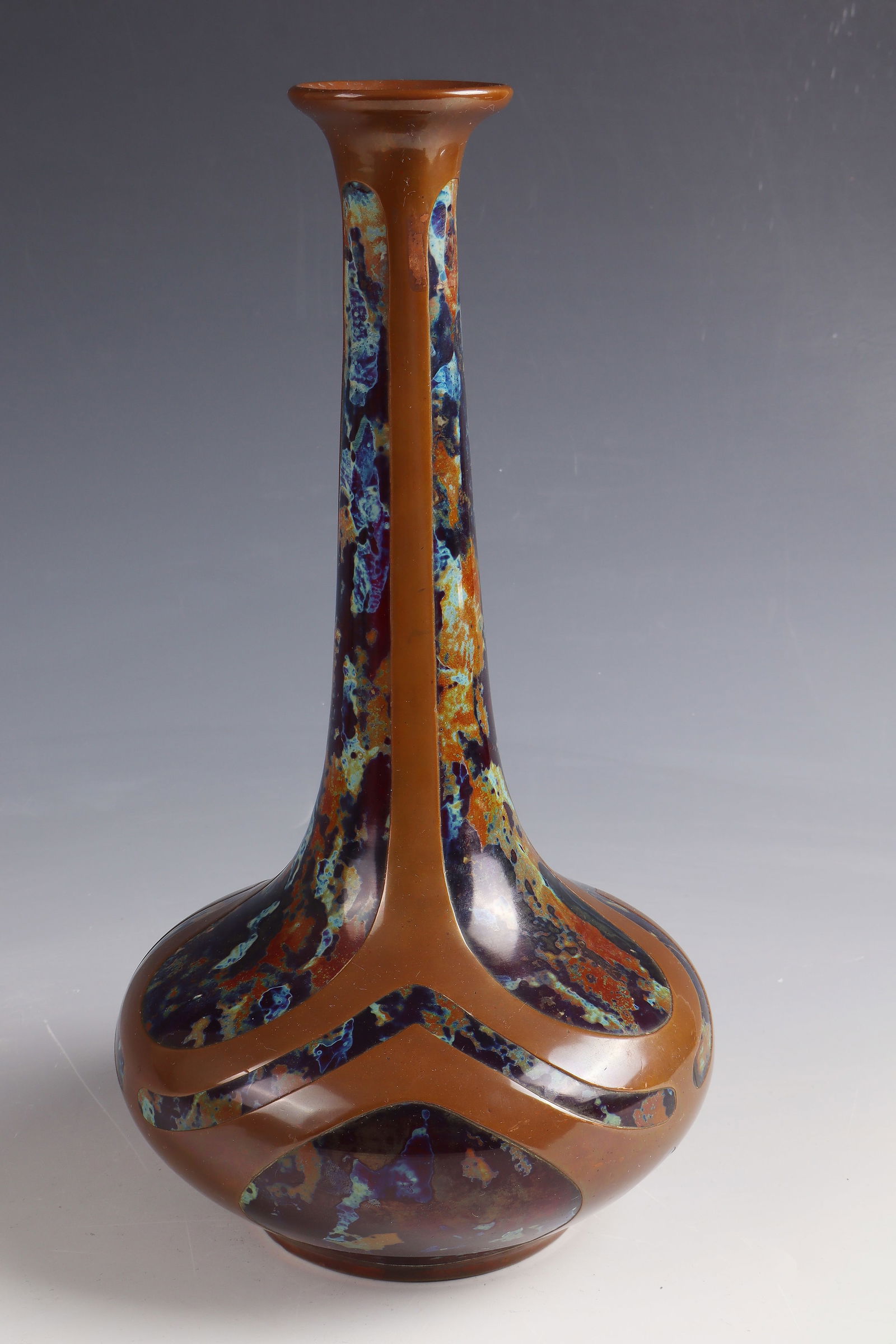 Long-neck vase ''Pandora glass'' with copper plating (1 of 2)