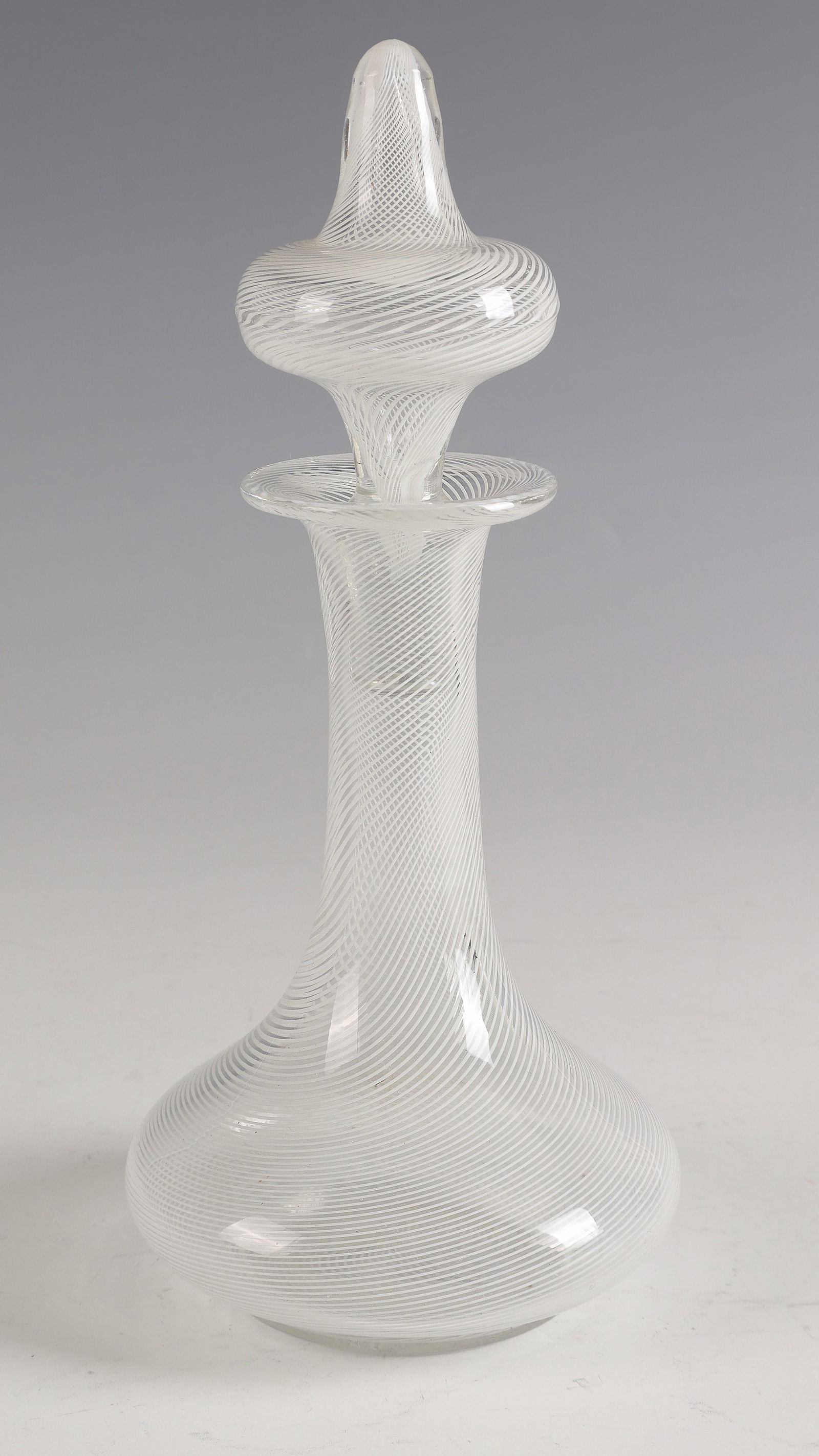 Bottle with stopper: Bottle with stopper Gräflich Schaffgotsch'sche Josephinenhütte, c. 1850 Colourless glass with diagonally melted opaque white threads. H. 20 cm
