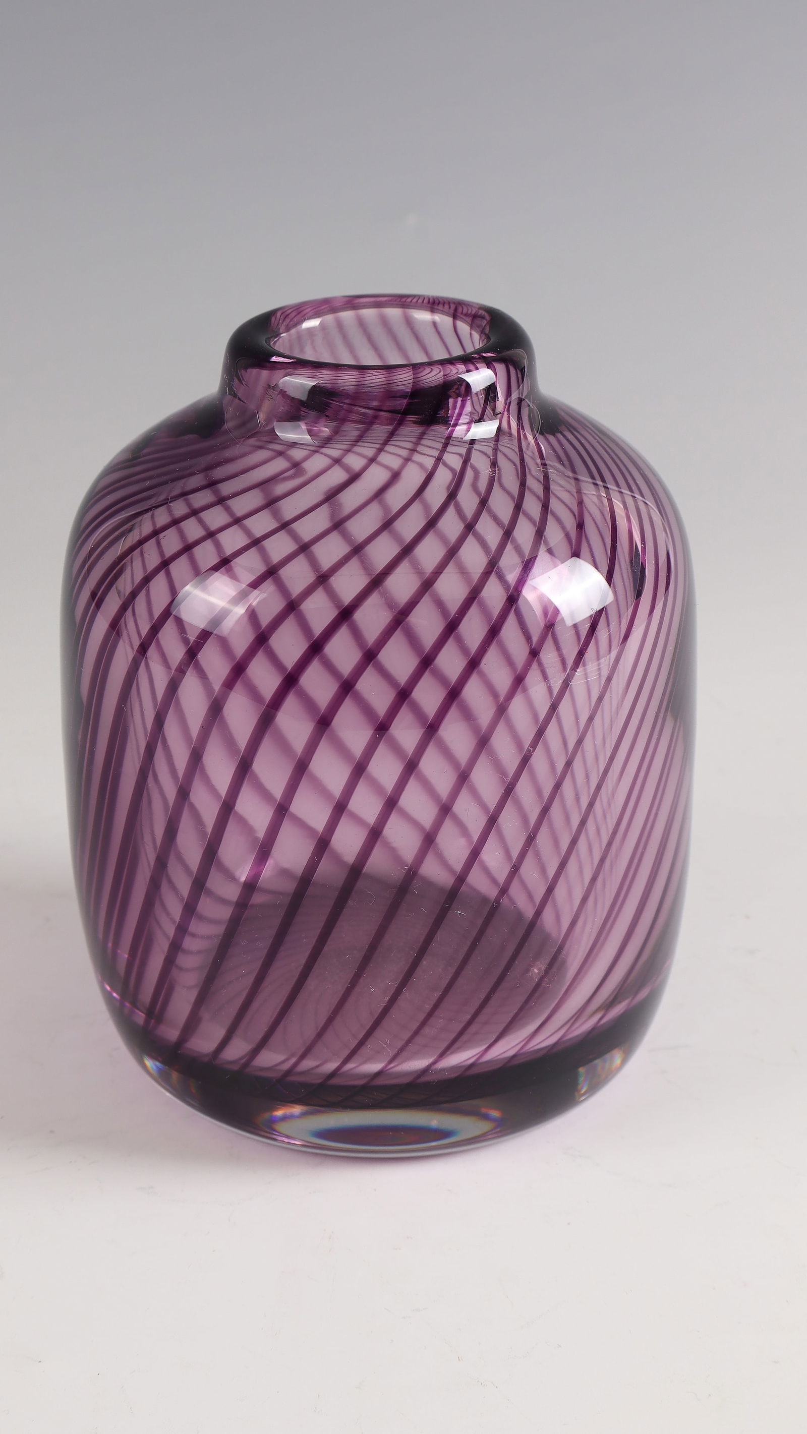 Vase: Vase Kosta - Boda, 1978 - Design: Bengt Edenfalk Colourless, violet underlaid glass with diagonally melted threads. Underside signed: Kosta 48365 Edenfalk (engraved). H. 14 cm Lit.: G. Cappa, Le Geni�