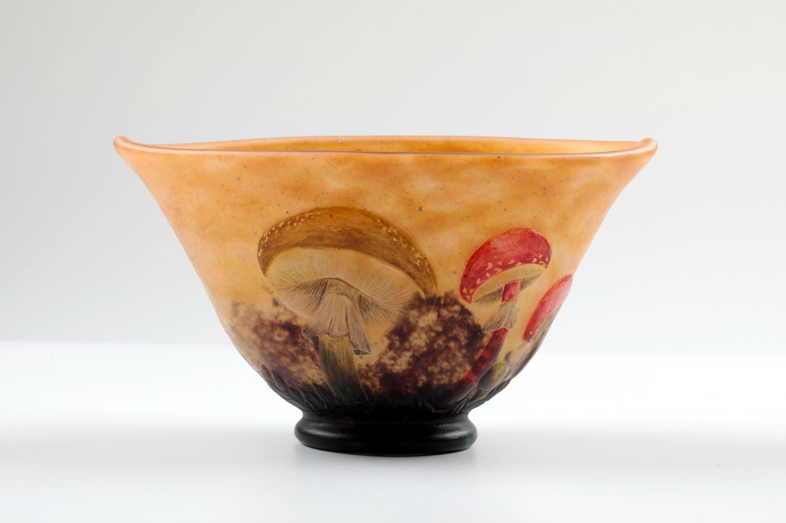 Rare Bowl ''Champignons'': Rare bowl ''Champignons'' Henri Bergé and/or Emile Wirtz (design), Daum Frères, Nancy, 1907 Colourless glass with orange-yellow and brown powder melting. Etched and engraved décor with toadstools