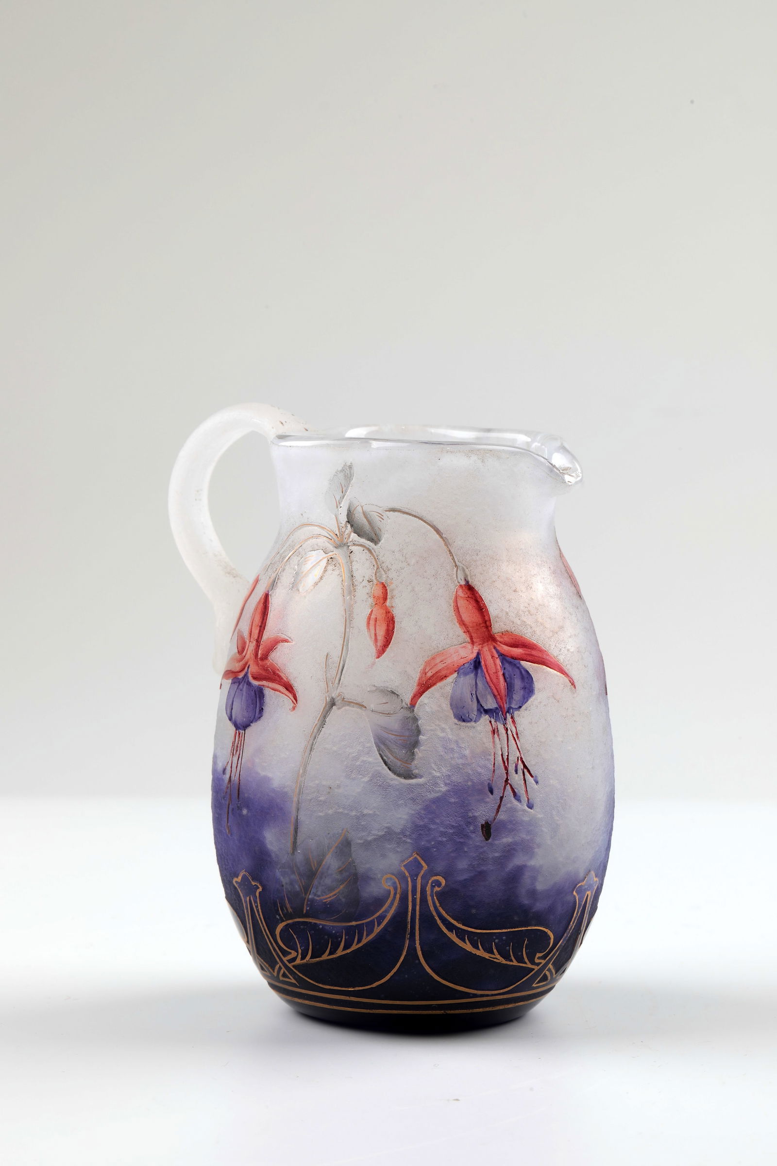 Small jug ''Fuchsias'': Small jug ''Fuchsias'' Daum Frères, Nancy, around 1905 Colourless glass with flaky powder melting in violet and opal white. Etched decoration painted in polished gold and coloured enamel: branches wi