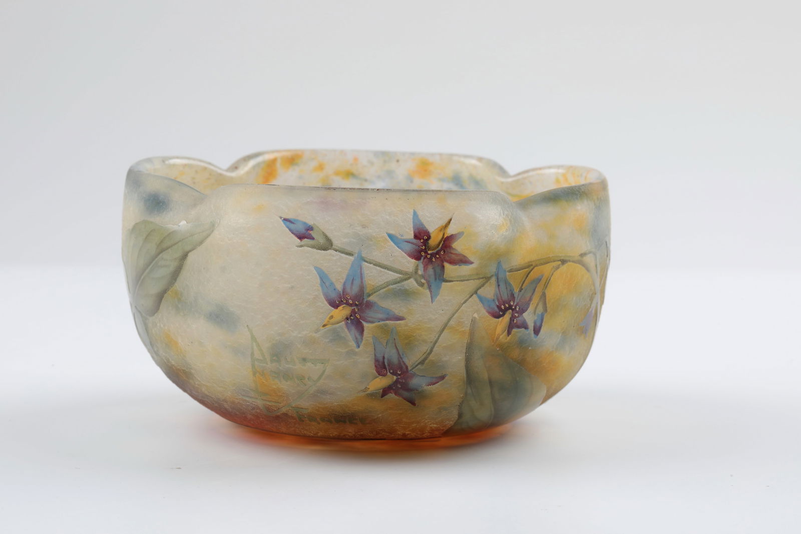 Bowl ''Blooming Borage'': Bowl ''Blooming Borage'' Daum Frères, Nancy, c. 1910-1915 Colourless flashed glass with orange and blue colour inclusions. Quatrefoil wavy muzzle. Highly etched, polychrome painted, décor: blooming