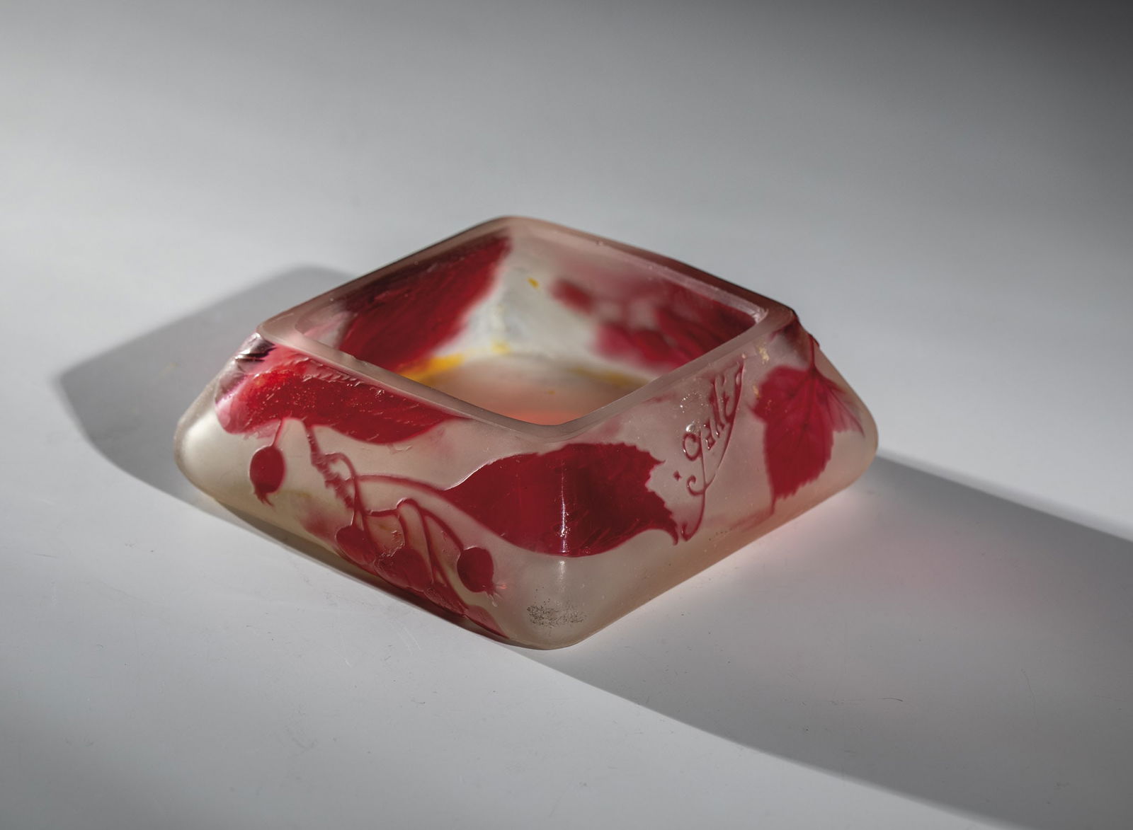 Small bowl with berry branch: Small bowl with berry branch Emile Gallé, Nancy, c. 1904-06 Colourless glass, partially yellow-orange underlaid on the inside, pink overlay on the outside. Etched decoration in relief all around: