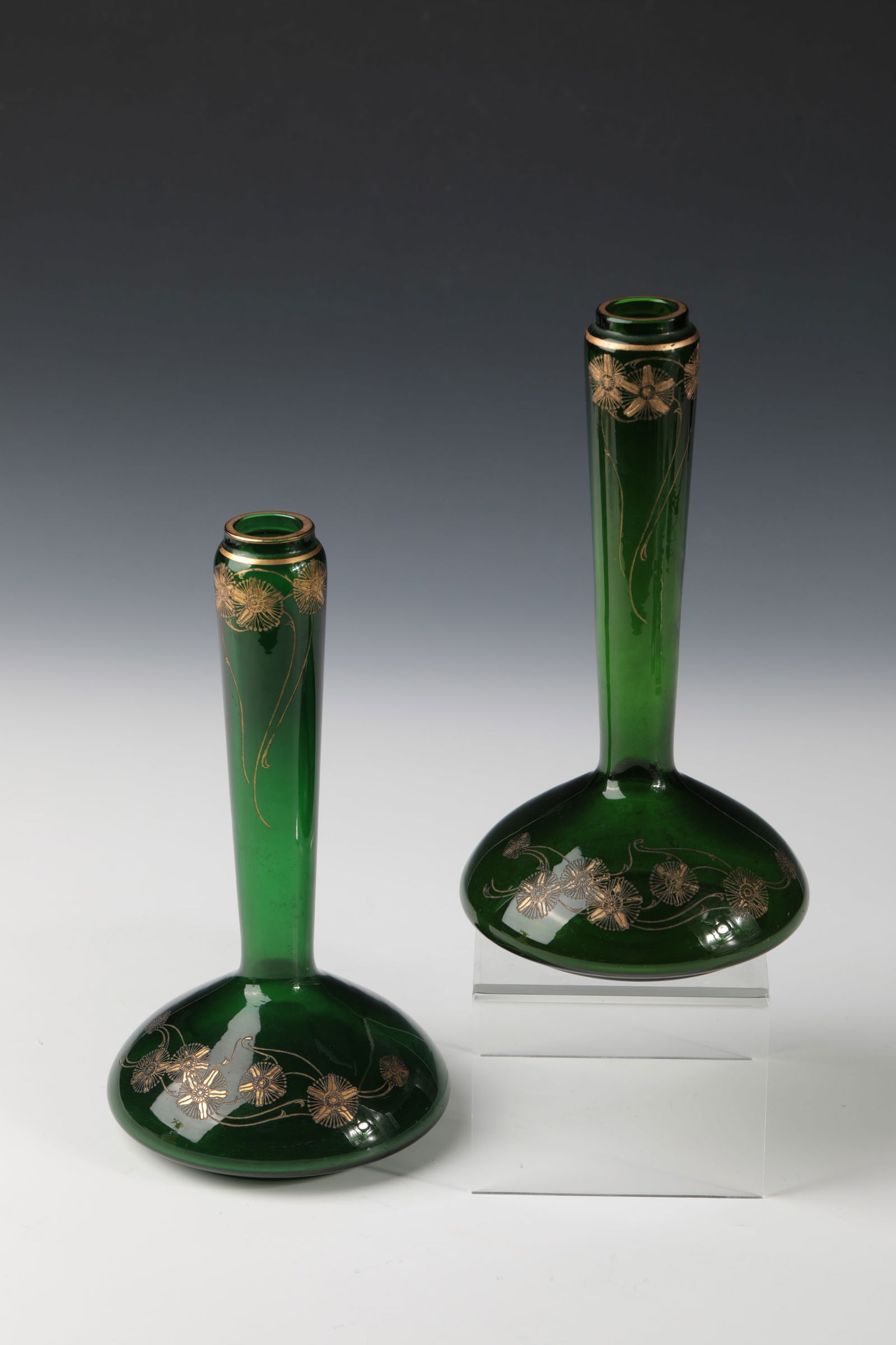 Pair of long-neck vases (1 of 1)