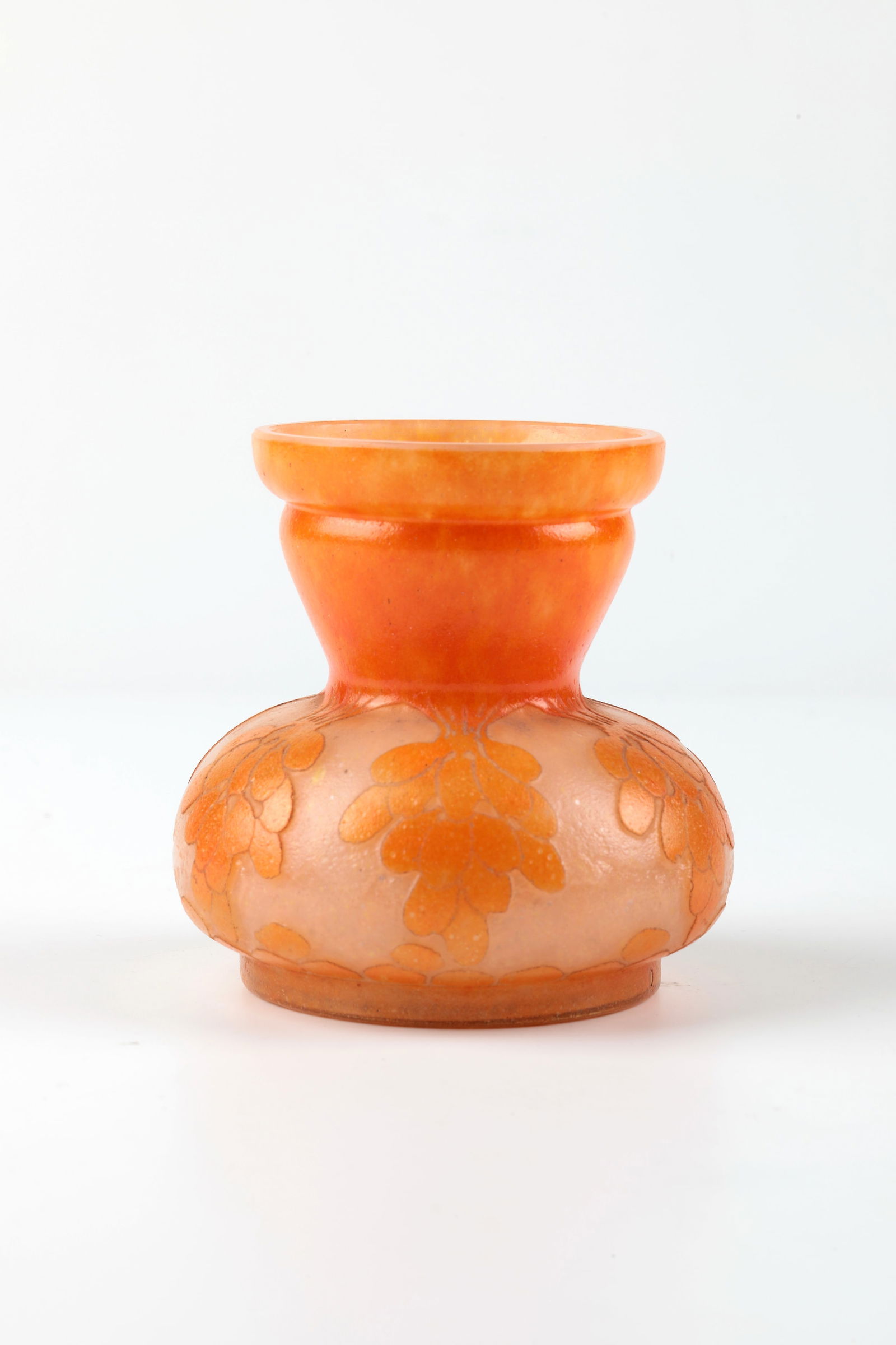 Väschen ''Dattiers'': Väschen ''Dattiers'' Verreries Schneider, Epiney/Seine, 1918-1921 Colourless glass with melted yellow and light apricot as well as melted orange and red powder. Circumferential etched decoration on