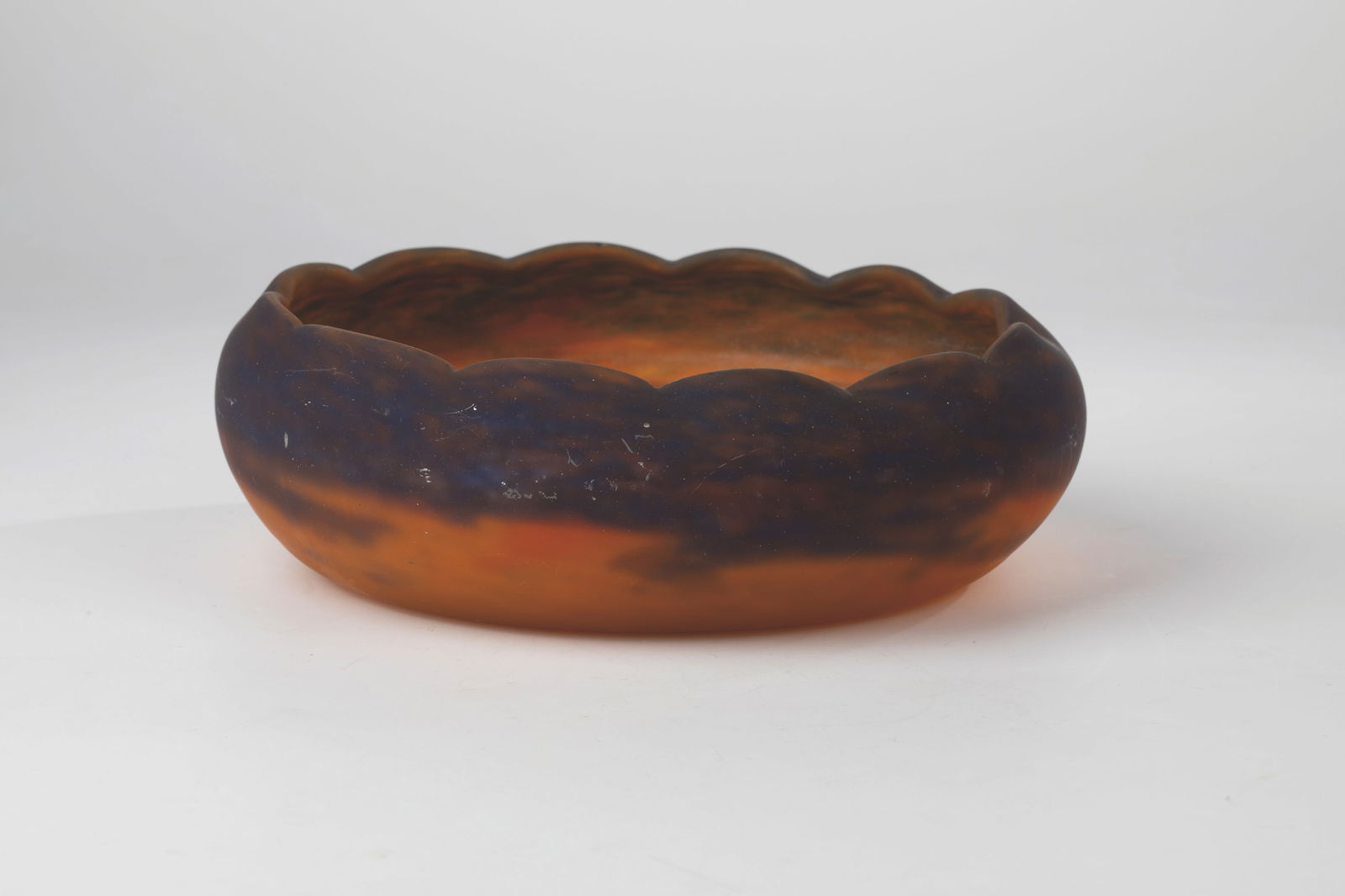 Shell: Bowl Muller Frères, Lunéville, c. 1920 Colourless glass with powder inclusions in orange, yellow and dark violet. Interior and exterior walls acid-matted. Undulating beaded edge. Etched on the wall: