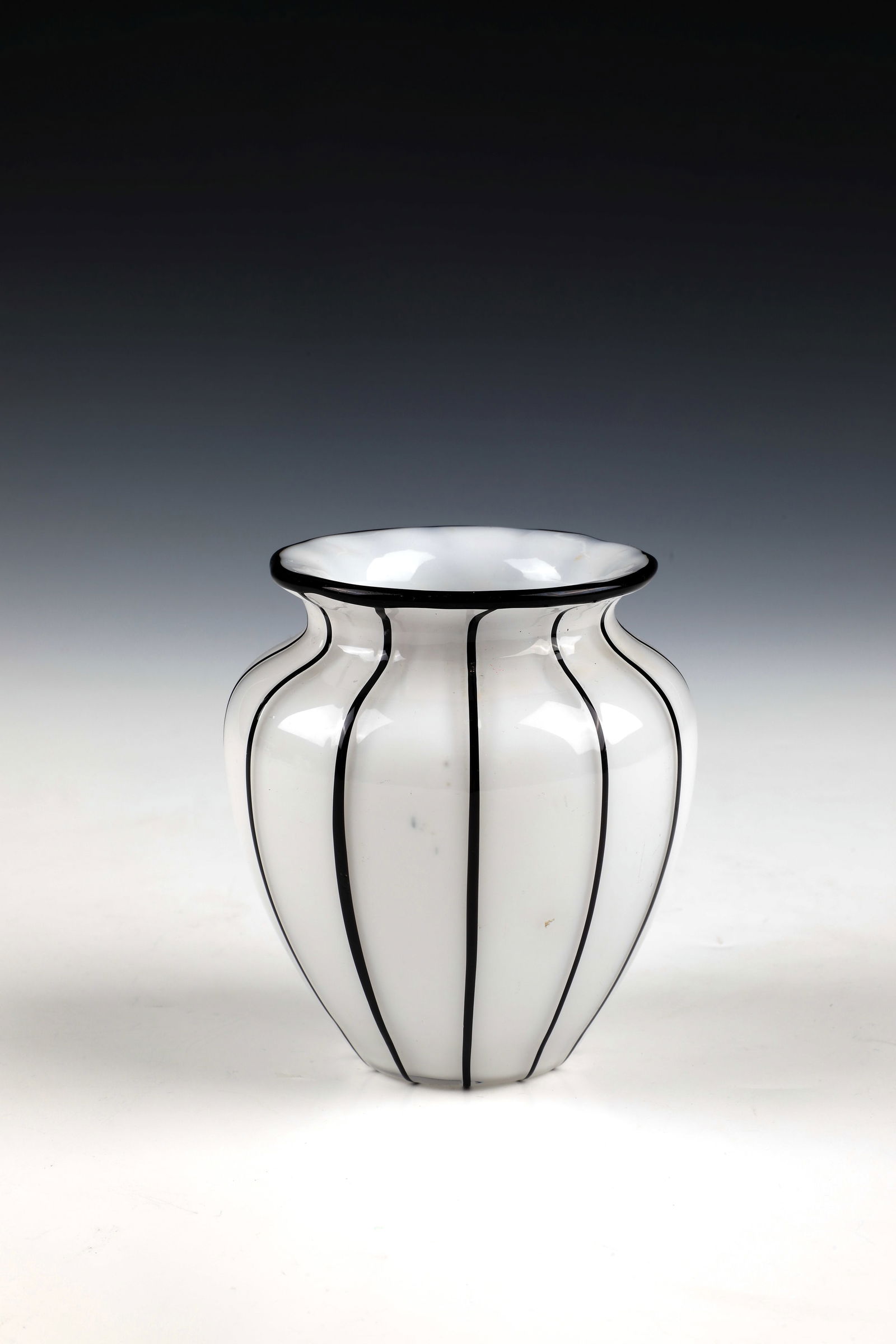 Small vase ''Version 157, opal with black'': Small vase ''Version 157, opal with black'' Loetz Wwe., Klostermühle, 1914 White opal glass. The colourless top layer with vertically melted black-violet threads. The muzzle thread also in black-viol